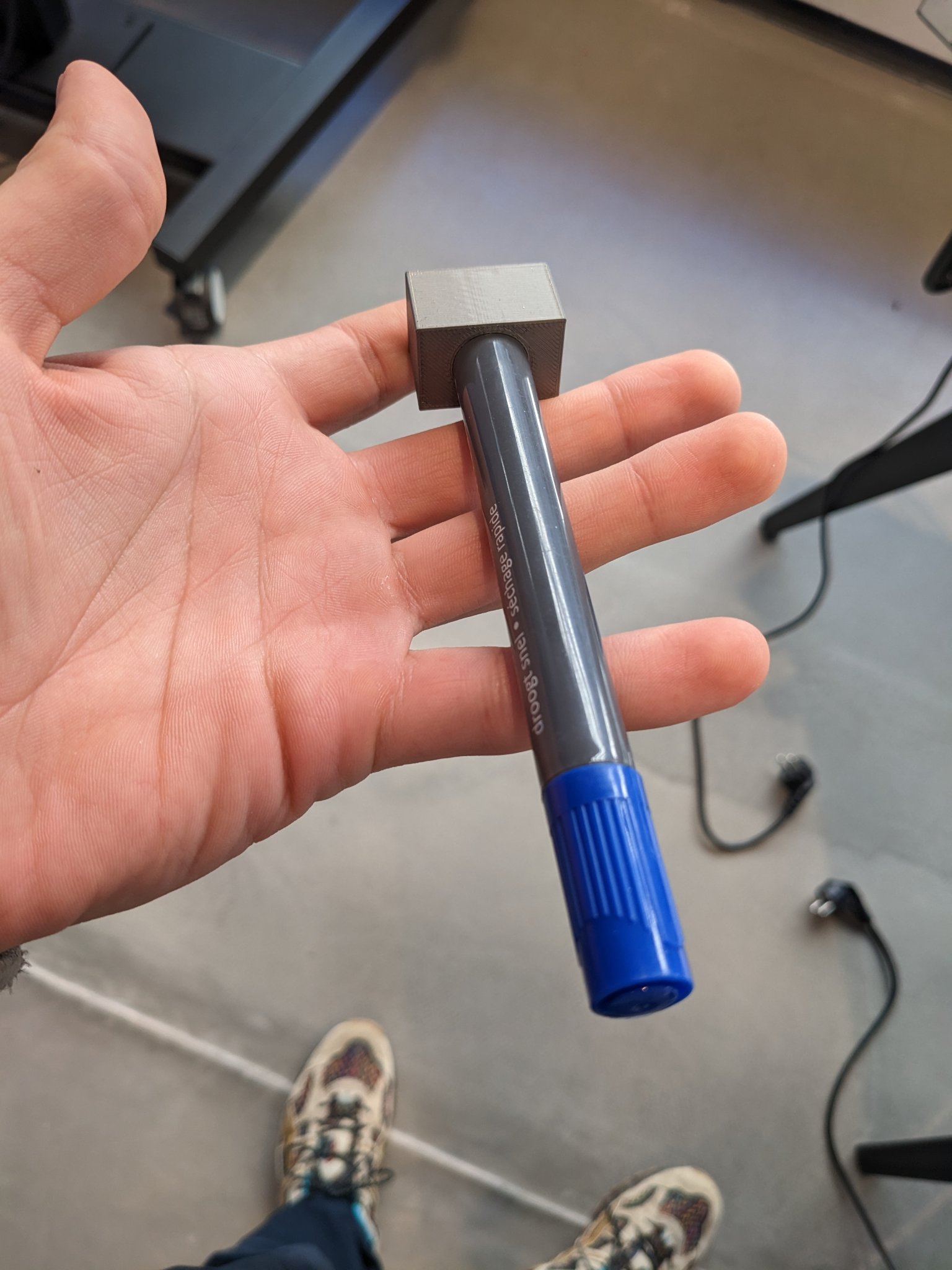 Robotic arm (UFACTORY Lite 6 Robotic Arm) attachment for pen 1,5cm diameter