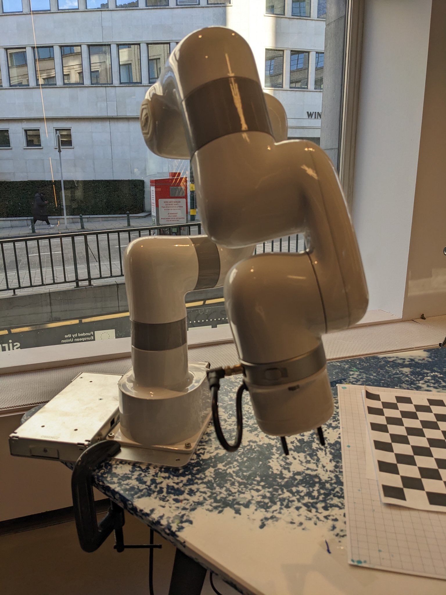 Robotic arm (UFACTORY Lite 6 Robotic Arm) attachment for pen 1,5cm diameter