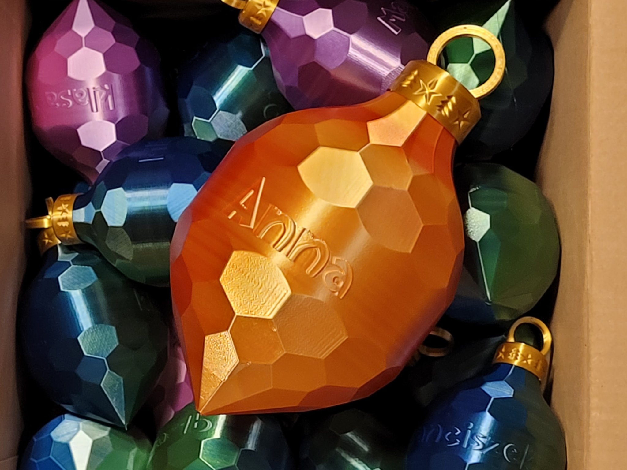 Customizable ornament with Your logo/name (vase mode)