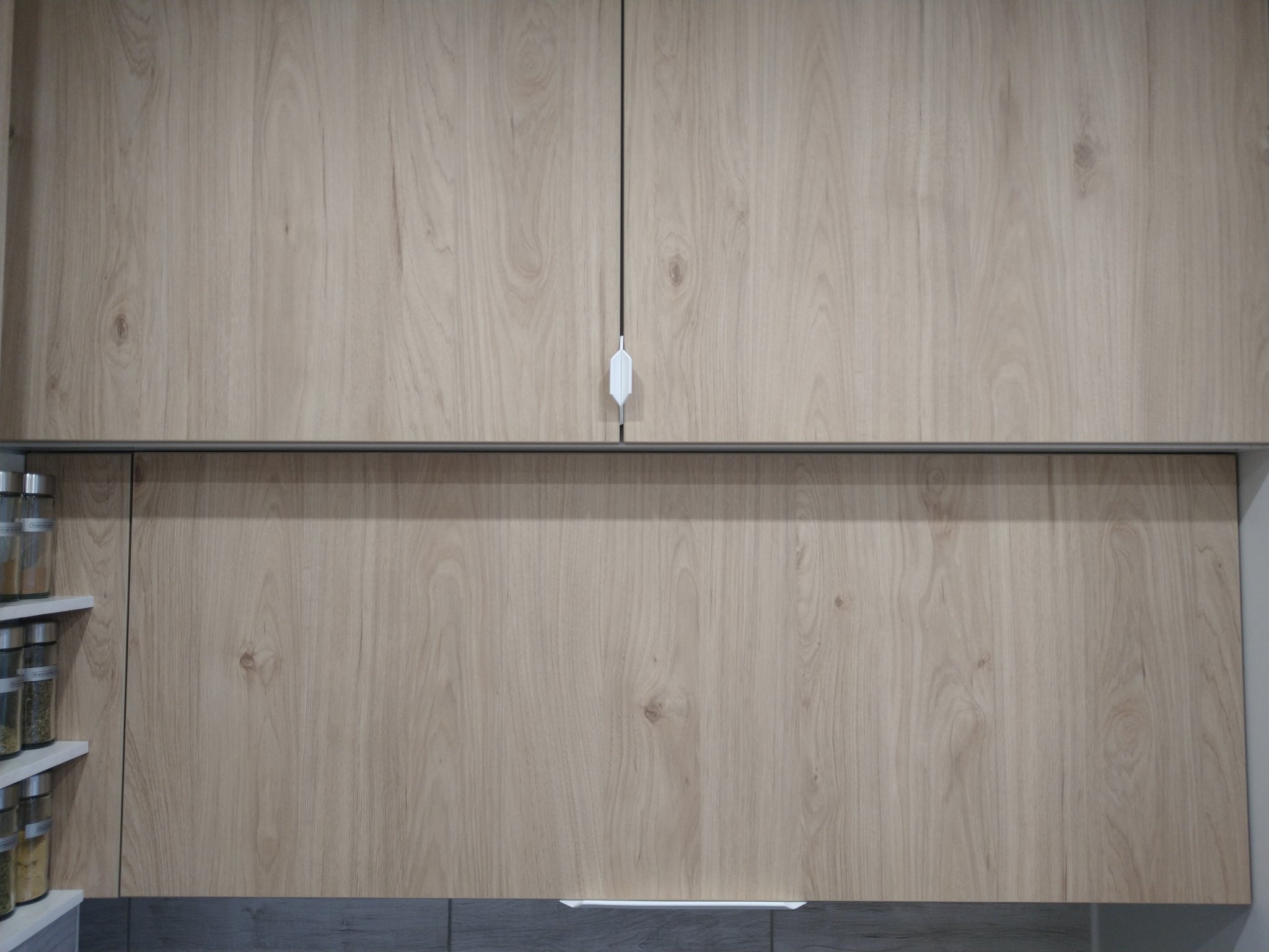 Tiêu đề Không có tay nắm cửa tủ và ngăn kéo cho tấm dày 18mm