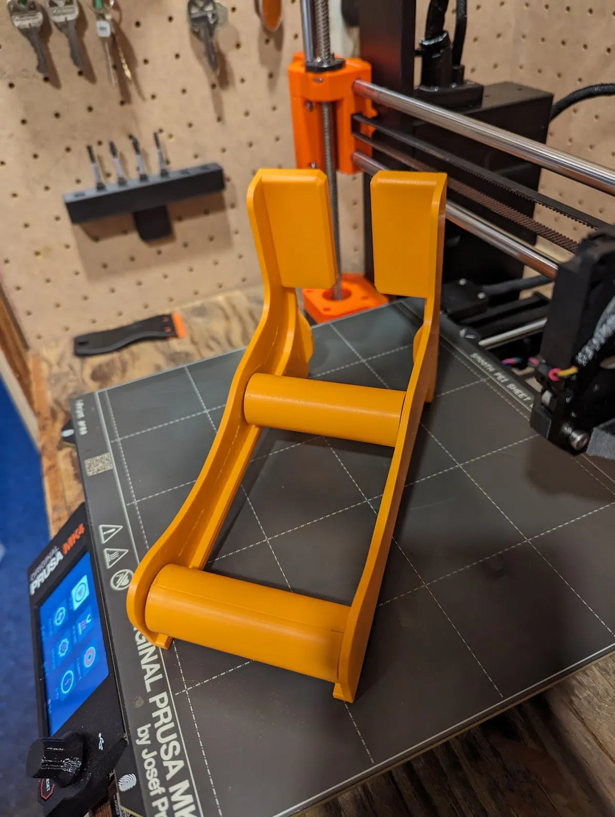 Đế Giữ Cuộn Dây Pegboard Đơn Giản Tối Ưu