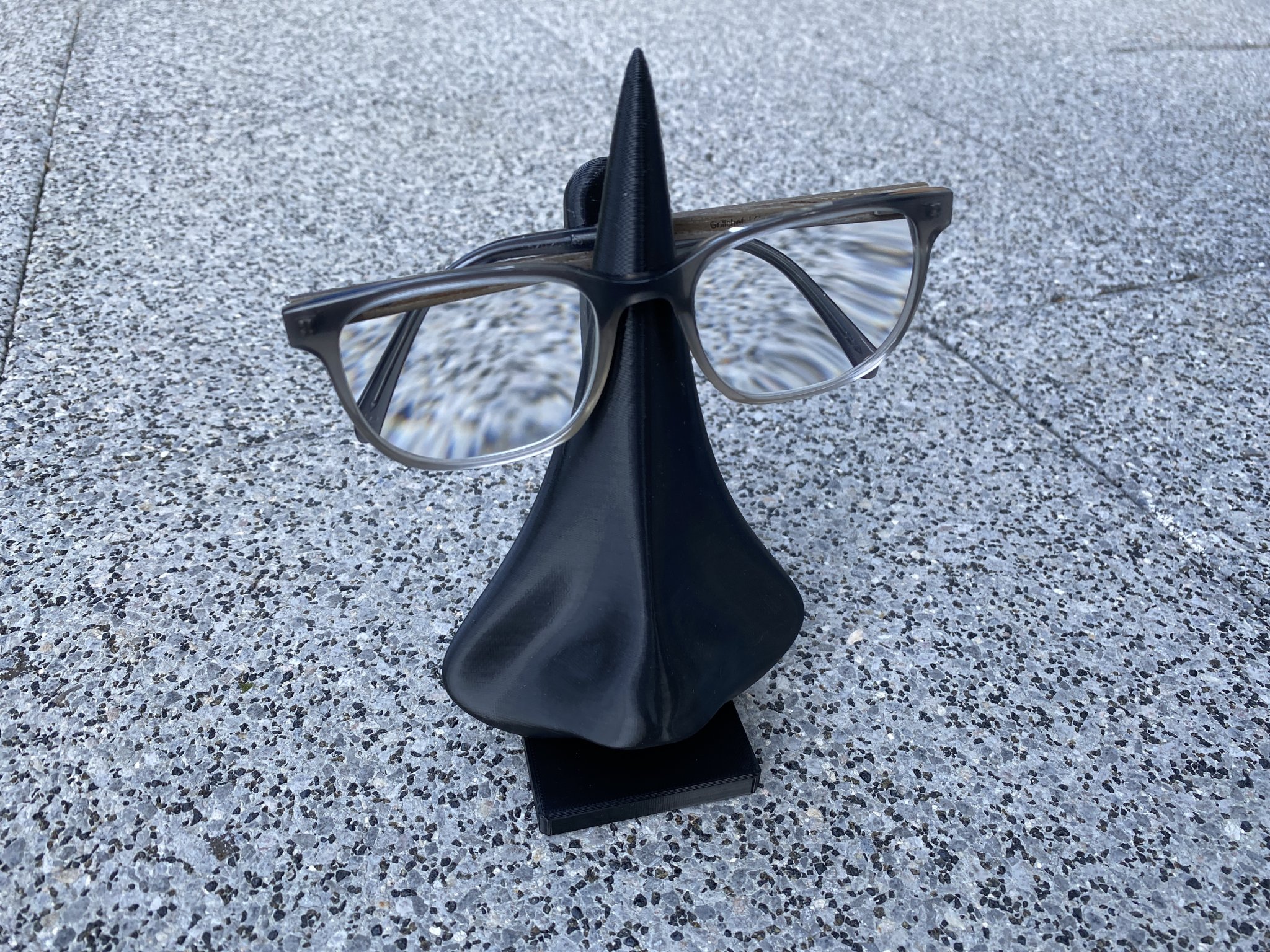 Tiêu đề Giá đỡ mũi ngộ nghĩnh cho kính Tóm tắt Hãy đeo kín