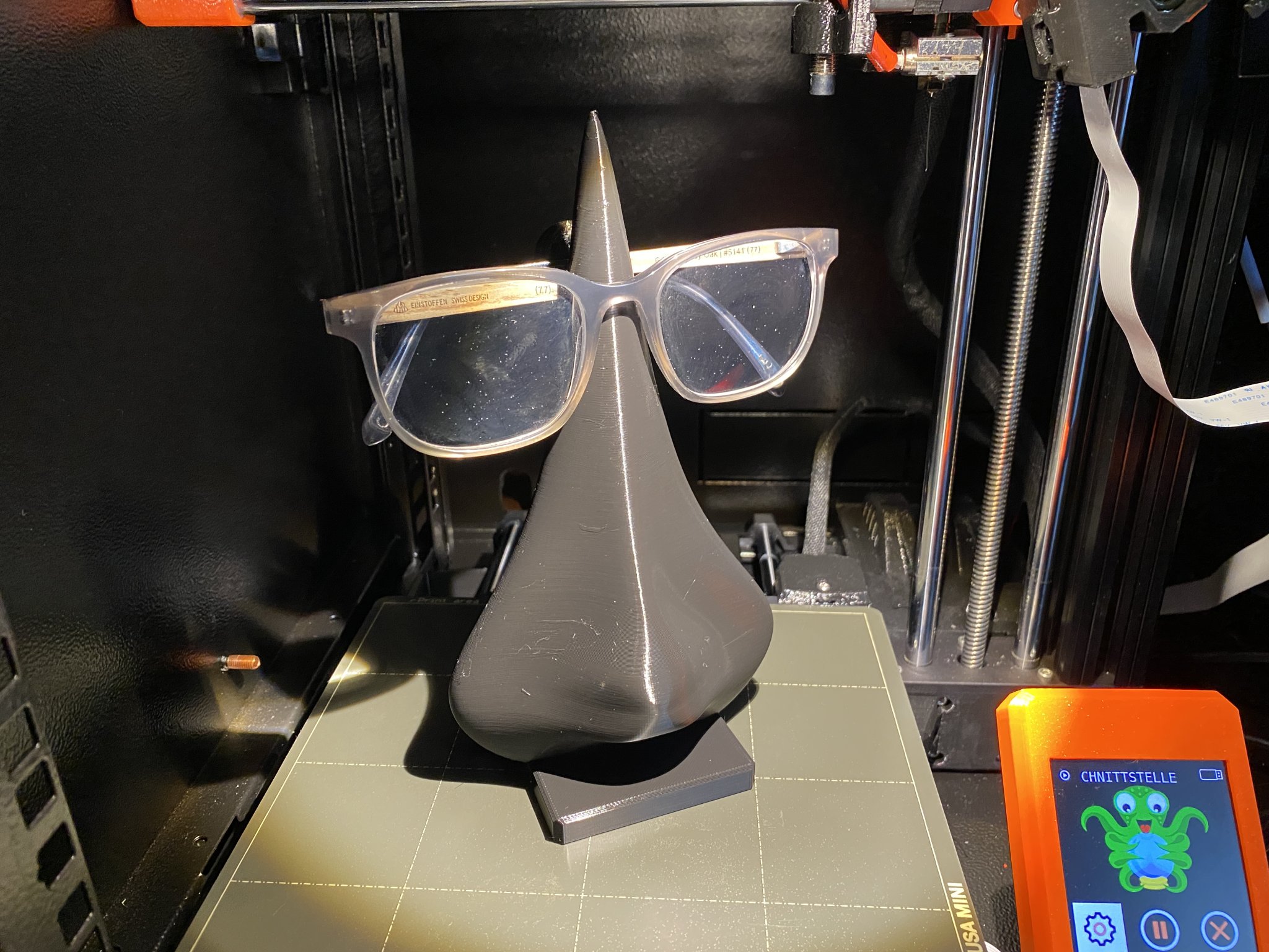 Tiêu đề Giá đỡ mũi ngộ nghĩnh cho kính Tóm tắt Hãy đeo kín