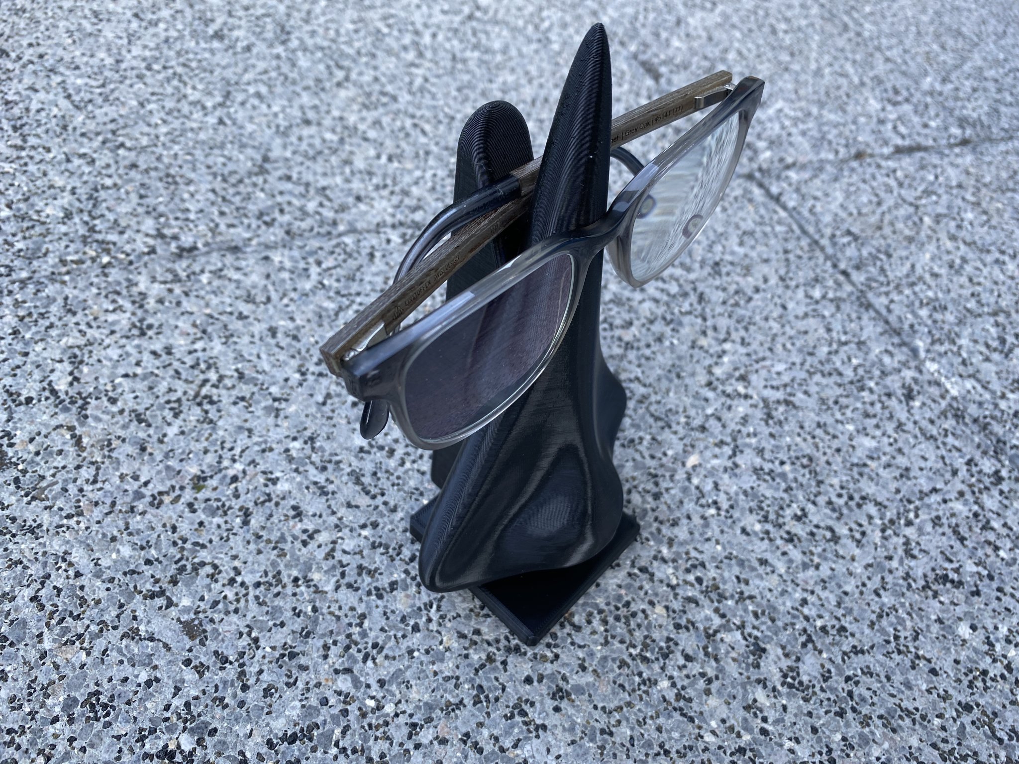 Tiêu đề Giá đỡ mũi ngộ nghĩnh cho kính Tóm tắt Hãy đeo kín