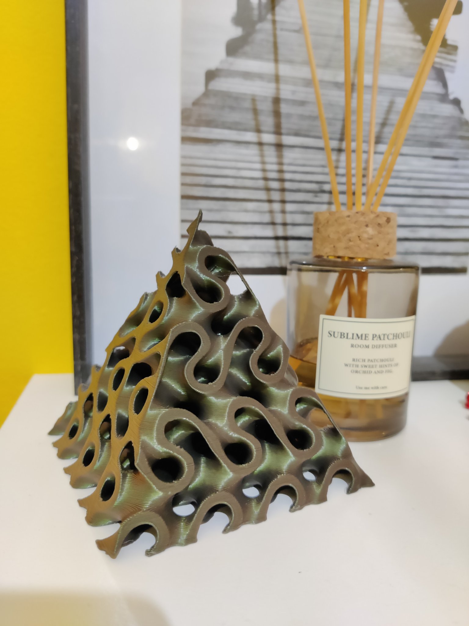 Tiêu đề Kim tự tháp bề mặt tối thiểu ba lần định kỳ Tóm