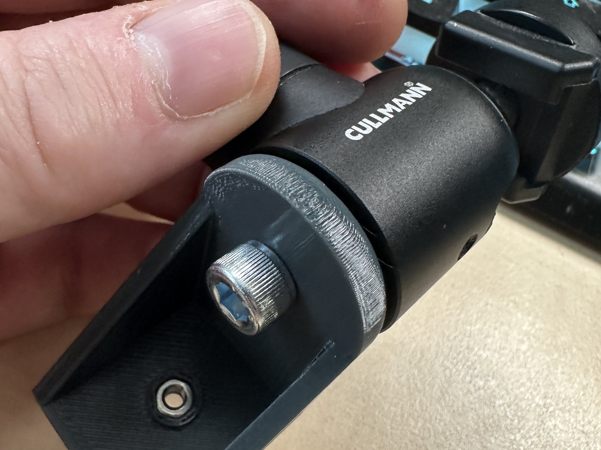 Tiêu đề Giá đỡ chung cho đầu ba chân vừa với Vỏ Prusa Tóm