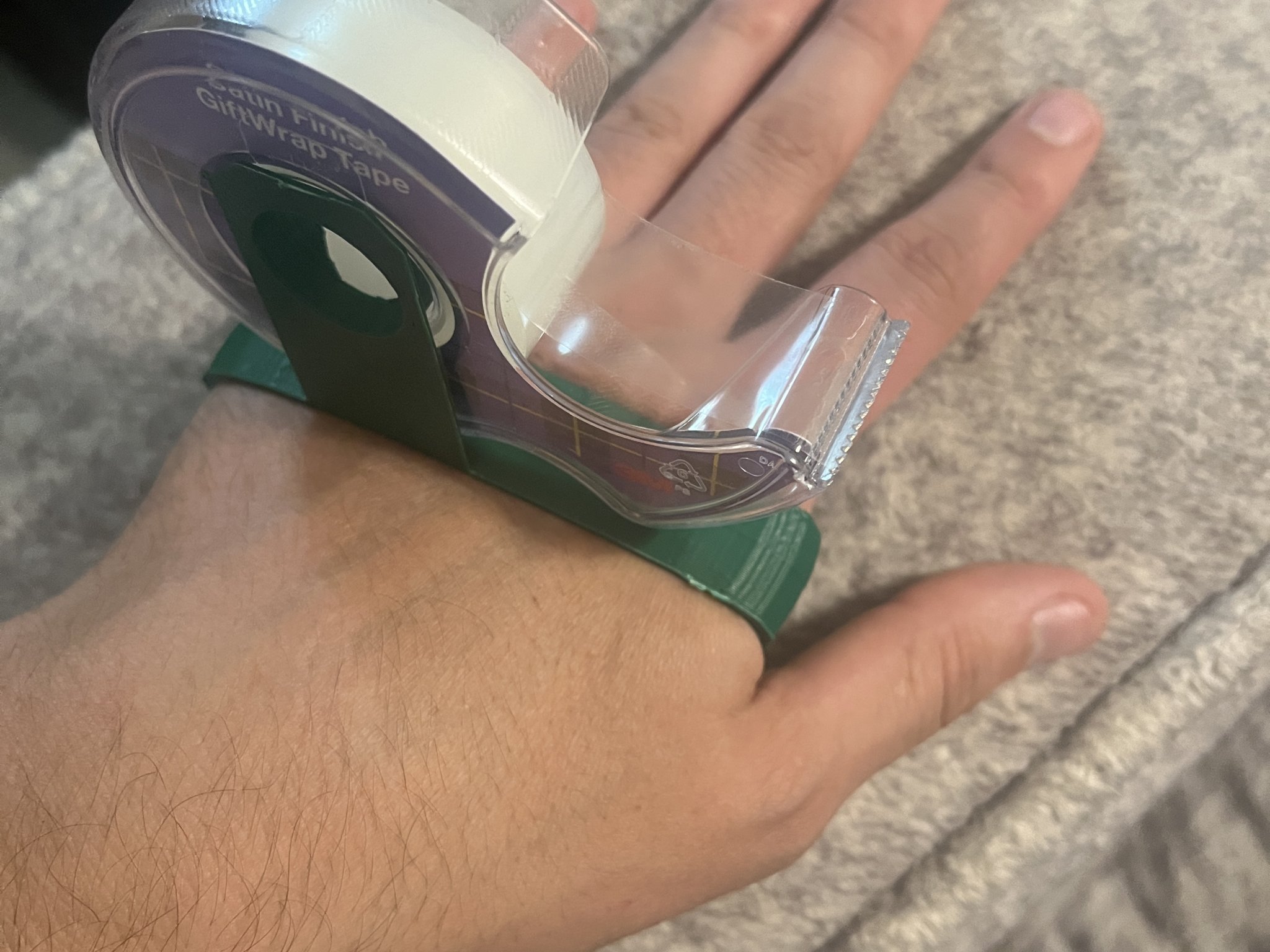 Hands free tape dispenser