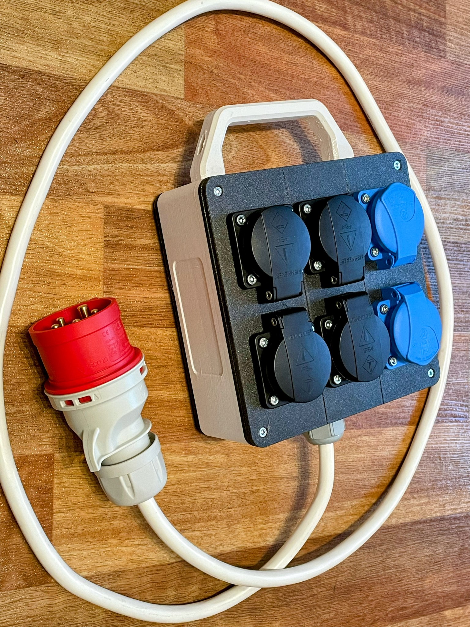 Tiêu đề Tủ điện Rozvaděč 400V230V Tóm tắt Tổng đàirozva