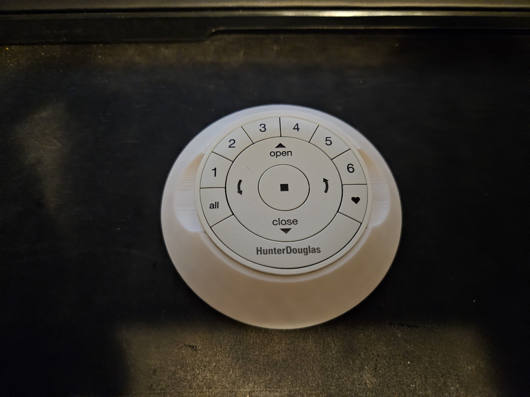 Tiêu đề Giá đỡ điều khiển từ xa Hunter Douglas Tóm tắt Đâ