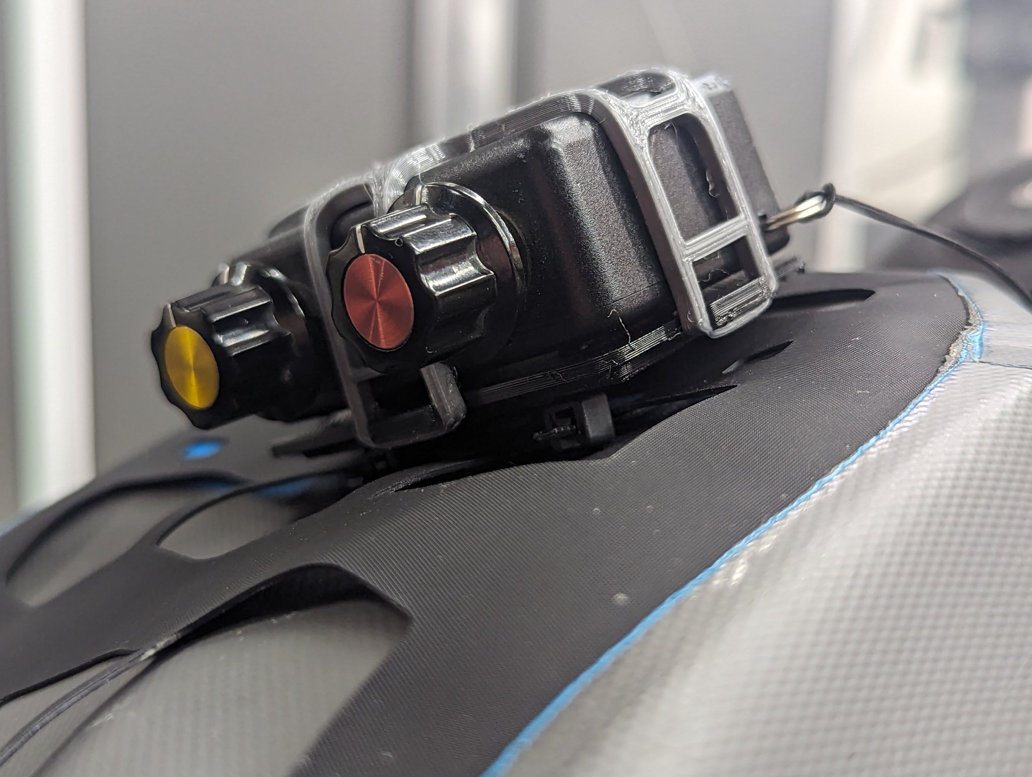 Tiêu đề Giá đỡ xe máy Heat-Troller ấm áp an toàn Tóm tắt Cái