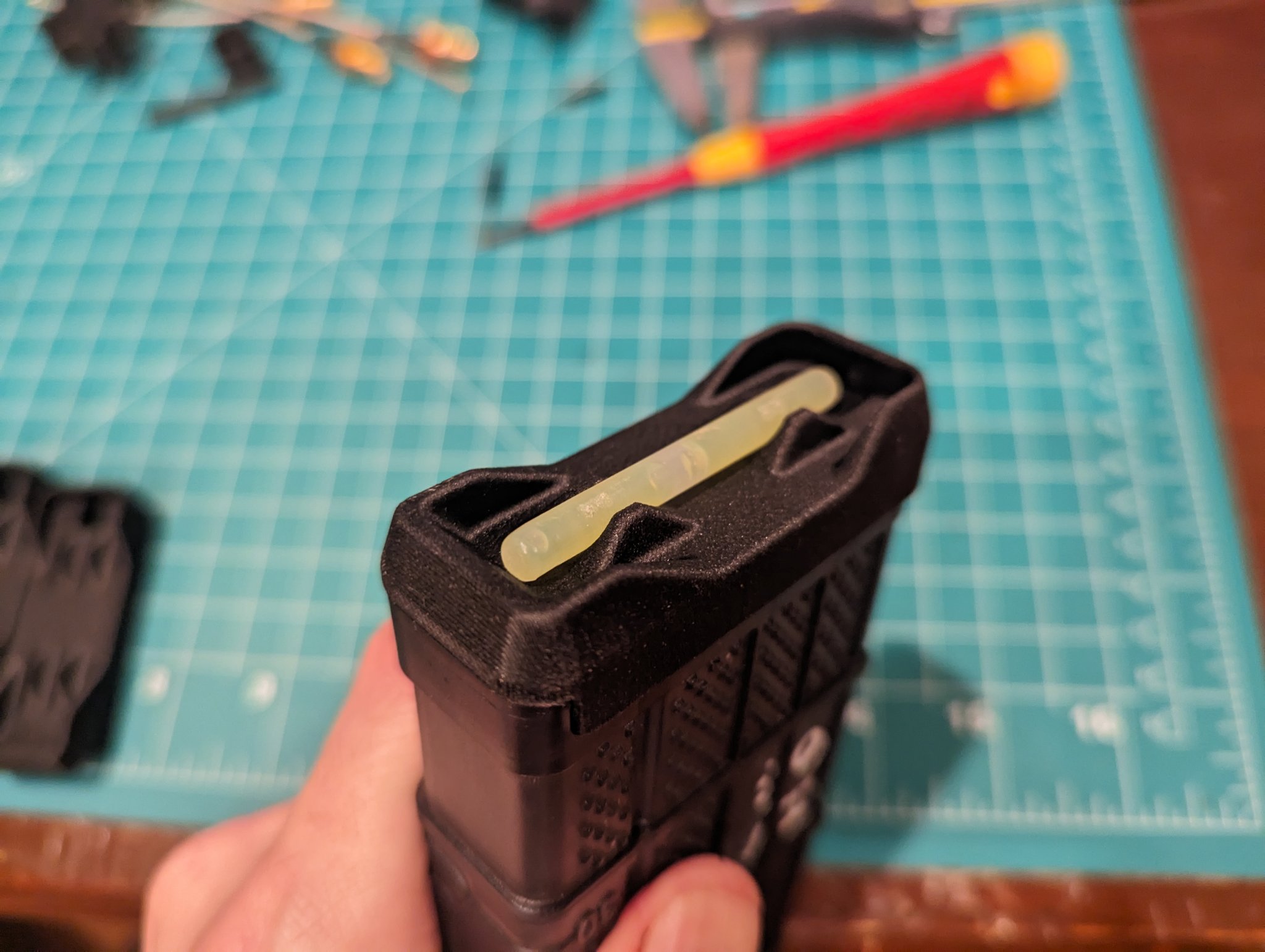 Tấm Đế Gắn Đèn Phát Sáng Mini Cho Băng Đạn Lancer L5 AWM