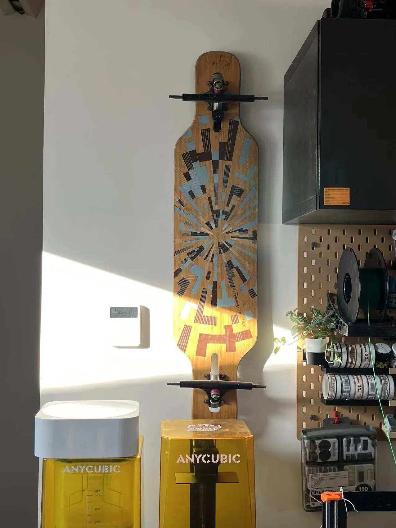 Giá Treo Ván Trượt Dài Lên Tường