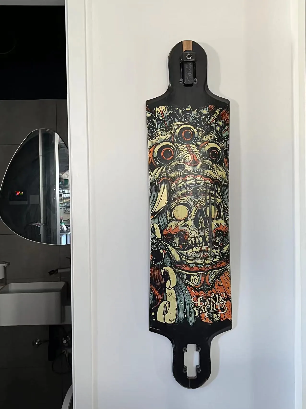 Giá Treo Ván Trượt Dài Lên Tường