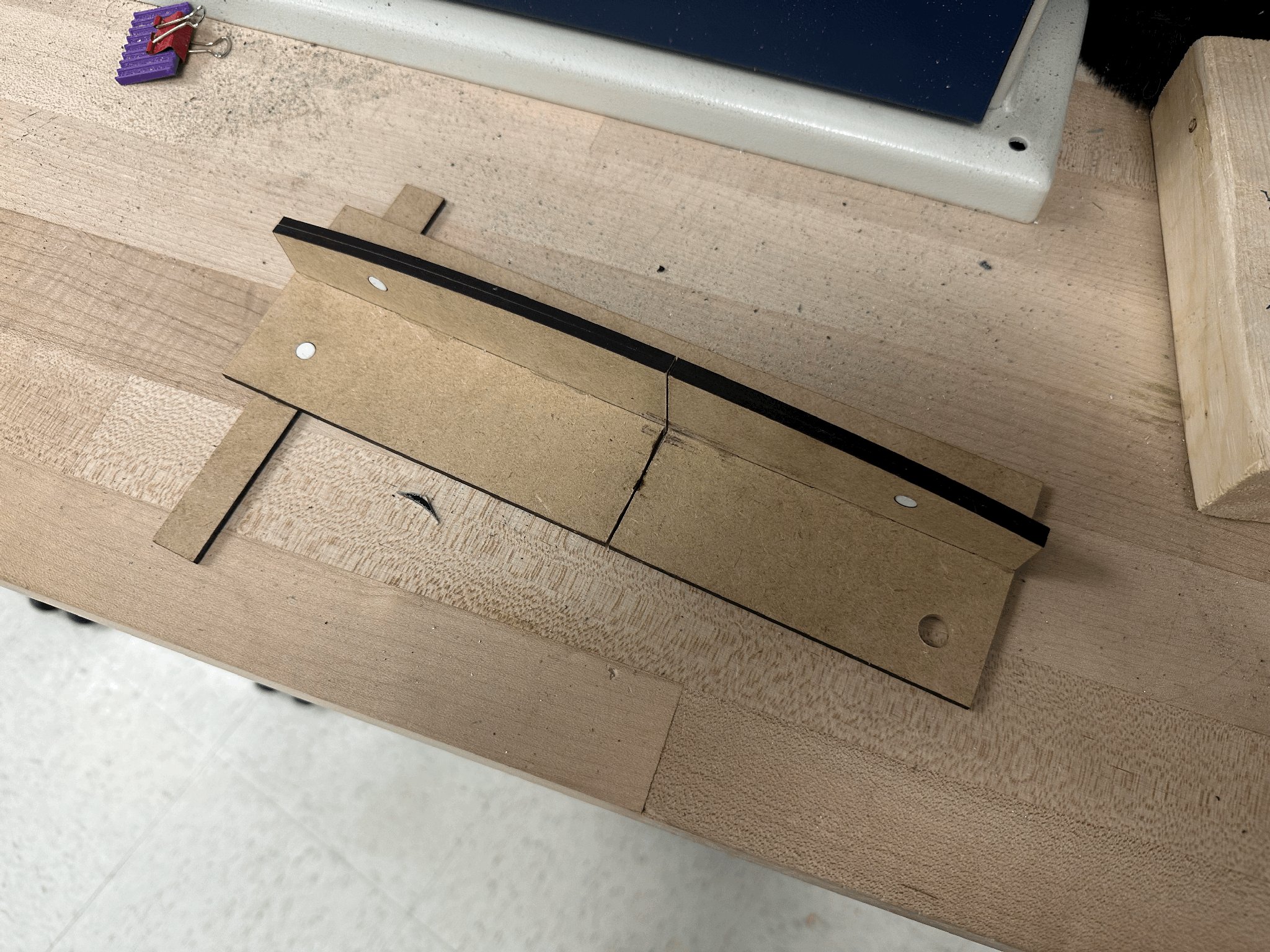 Tiêu đề Xe trượt cắt ngang dành cho cưa vòng nhỏ Tóm tắt Xe