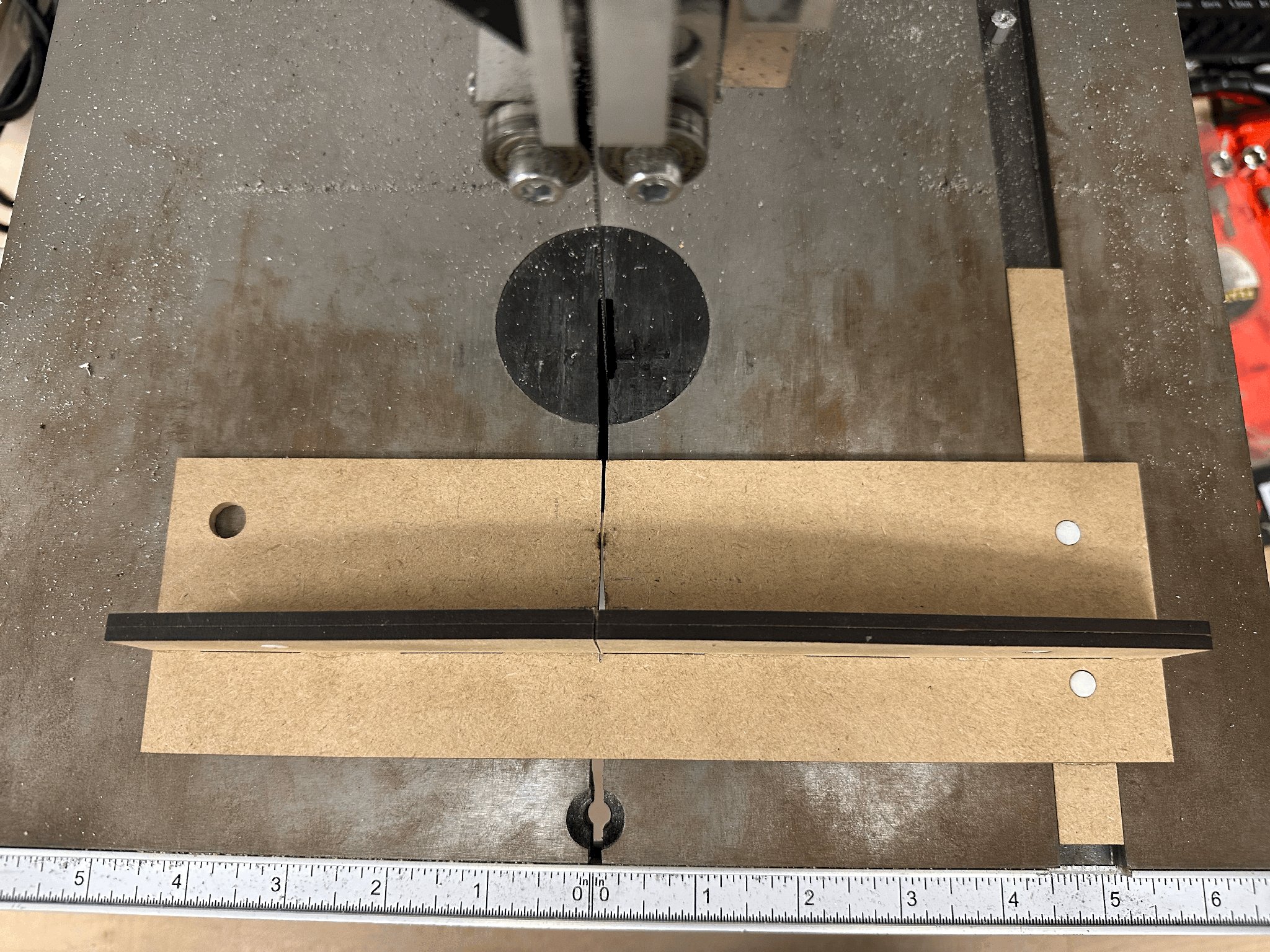 Tiêu đề Xe trượt cắt ngang dành cho cưa vòng nhỏ Tóm tắt Xe