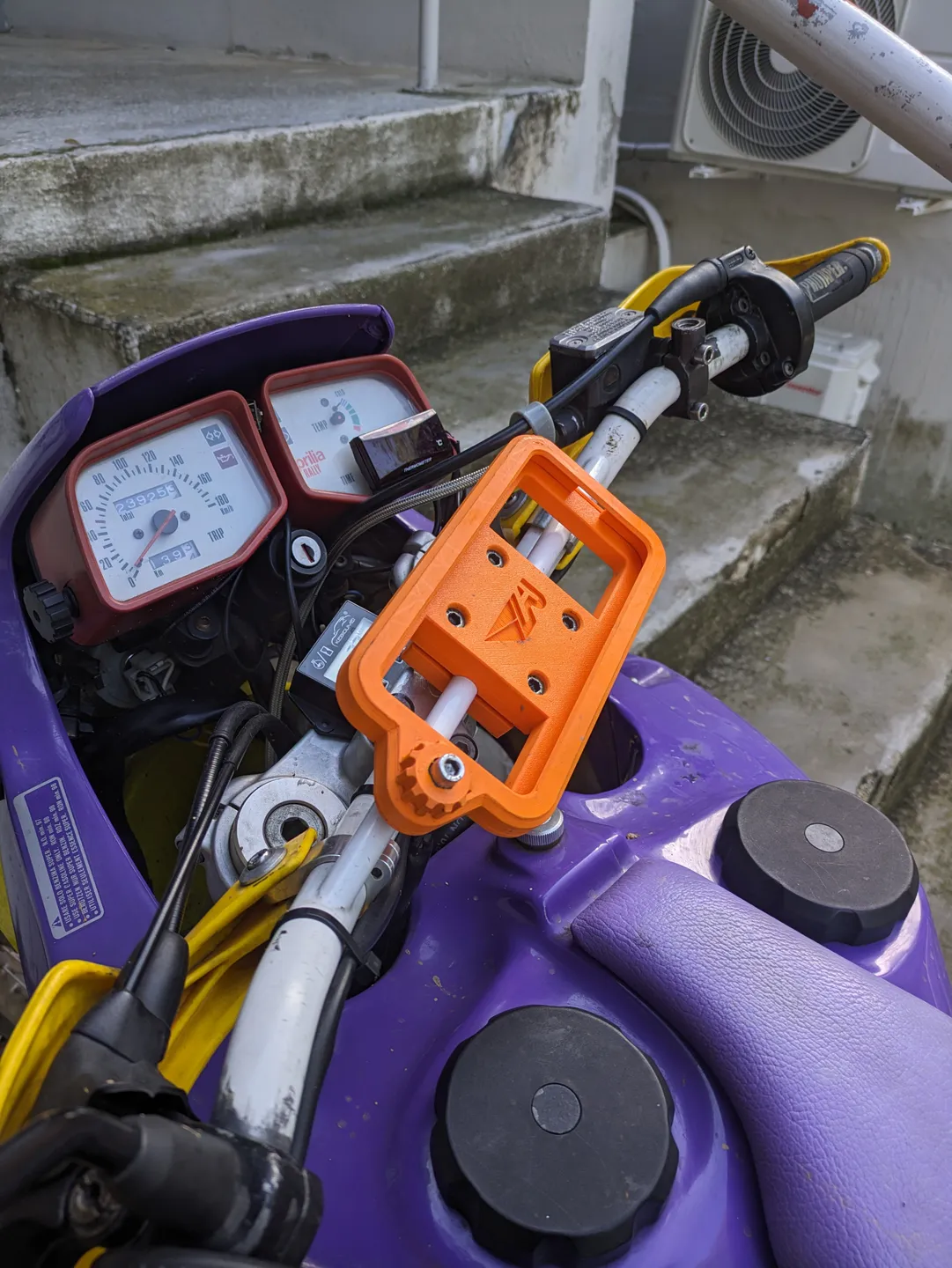 Tiêu đề Giá đỡ điện thoại di động xe máy Tóm tắt Đối v