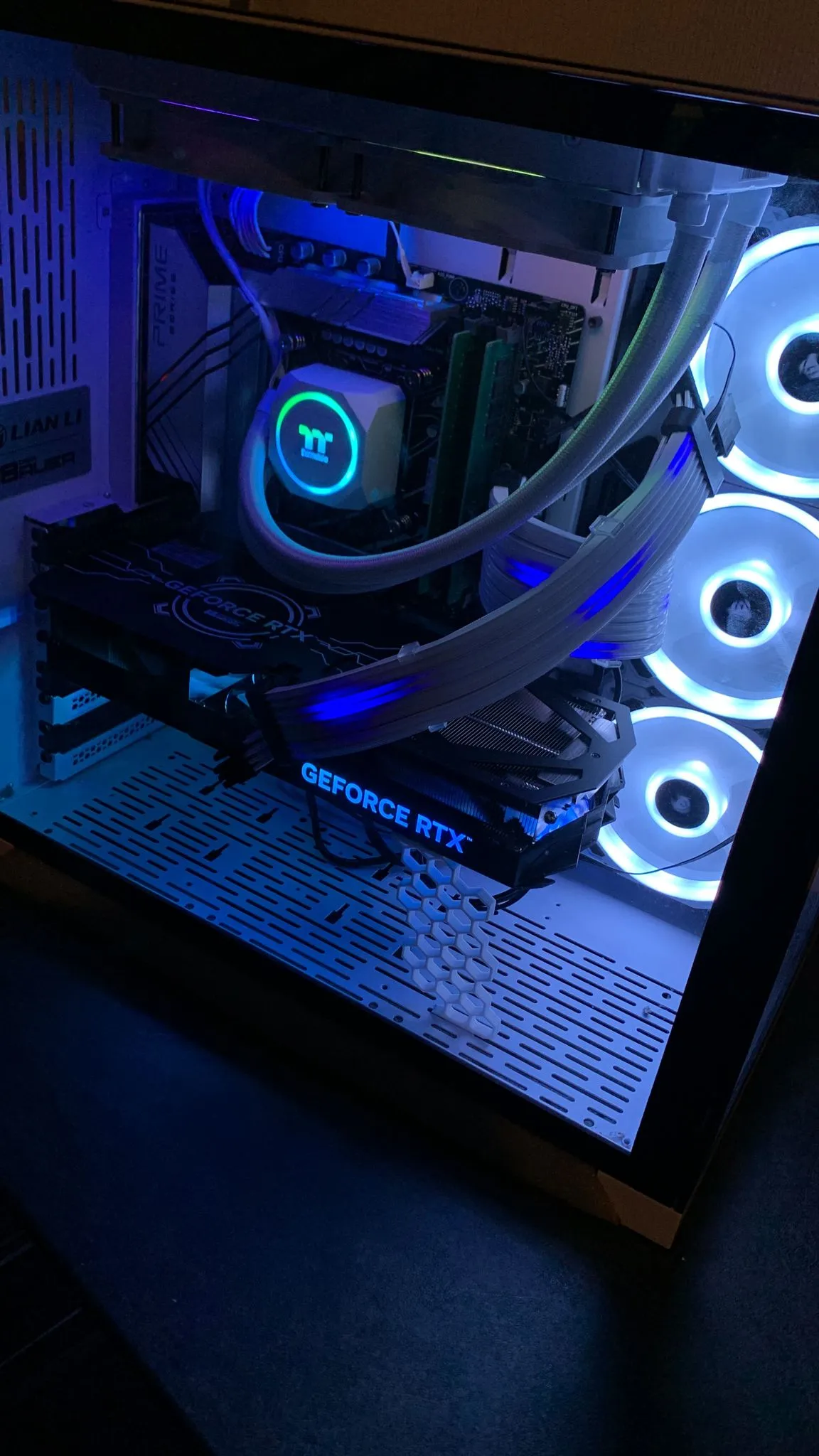 Tiêu đề Hỗ trợ GPU Honeycomb Tóm tắt Chỉ là một giá đỡ GP