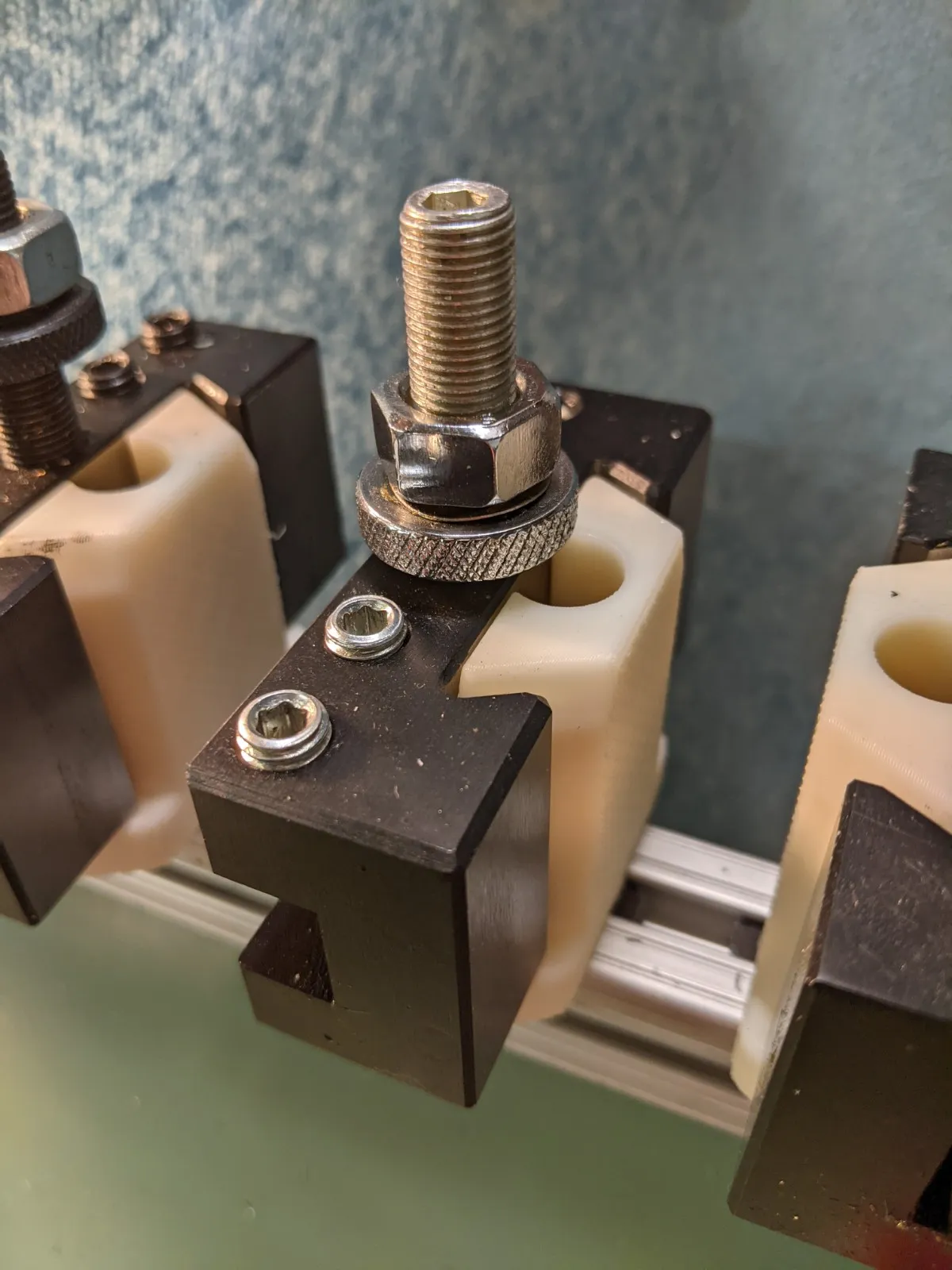 Giá đỡ dụng cụ AXA QCTP cho Ray Nhôm T-Slot 1"