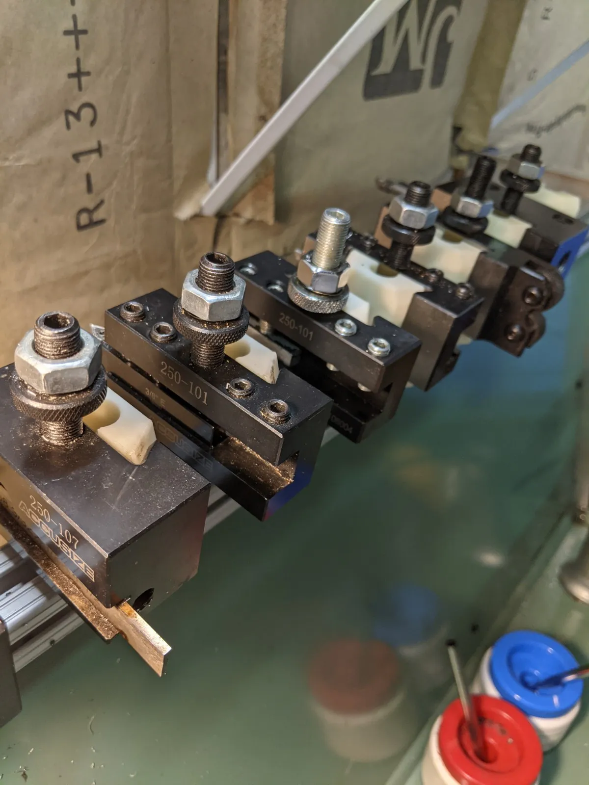 Giá đỡ dụng cụ AXA QCTP cho Ray Nhôm T-Slot 1"