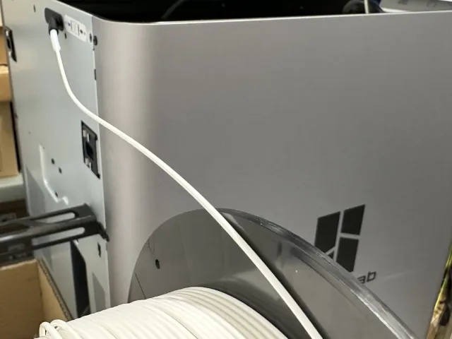 Giá Treo Cuộn Dây Filament Lên Tường