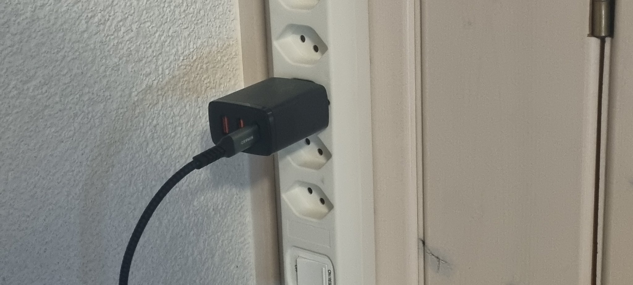 Tiêu đề Giá đỡ dải điện IKEA KOPPLA Thụy Sĩ và Liechtenstein