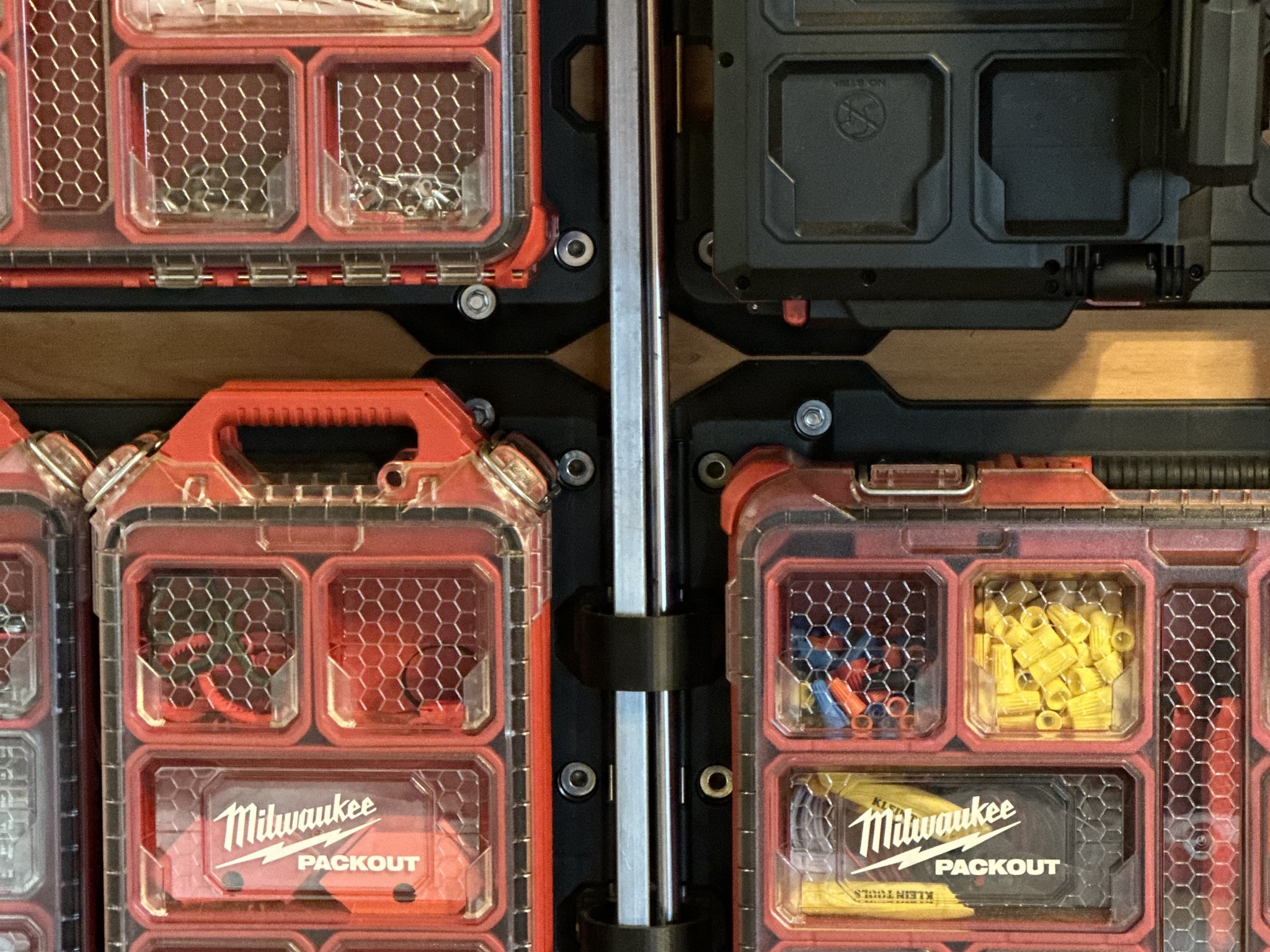 Giá Treo Tường Milwaukee Packout - Cho Thanh/Ống