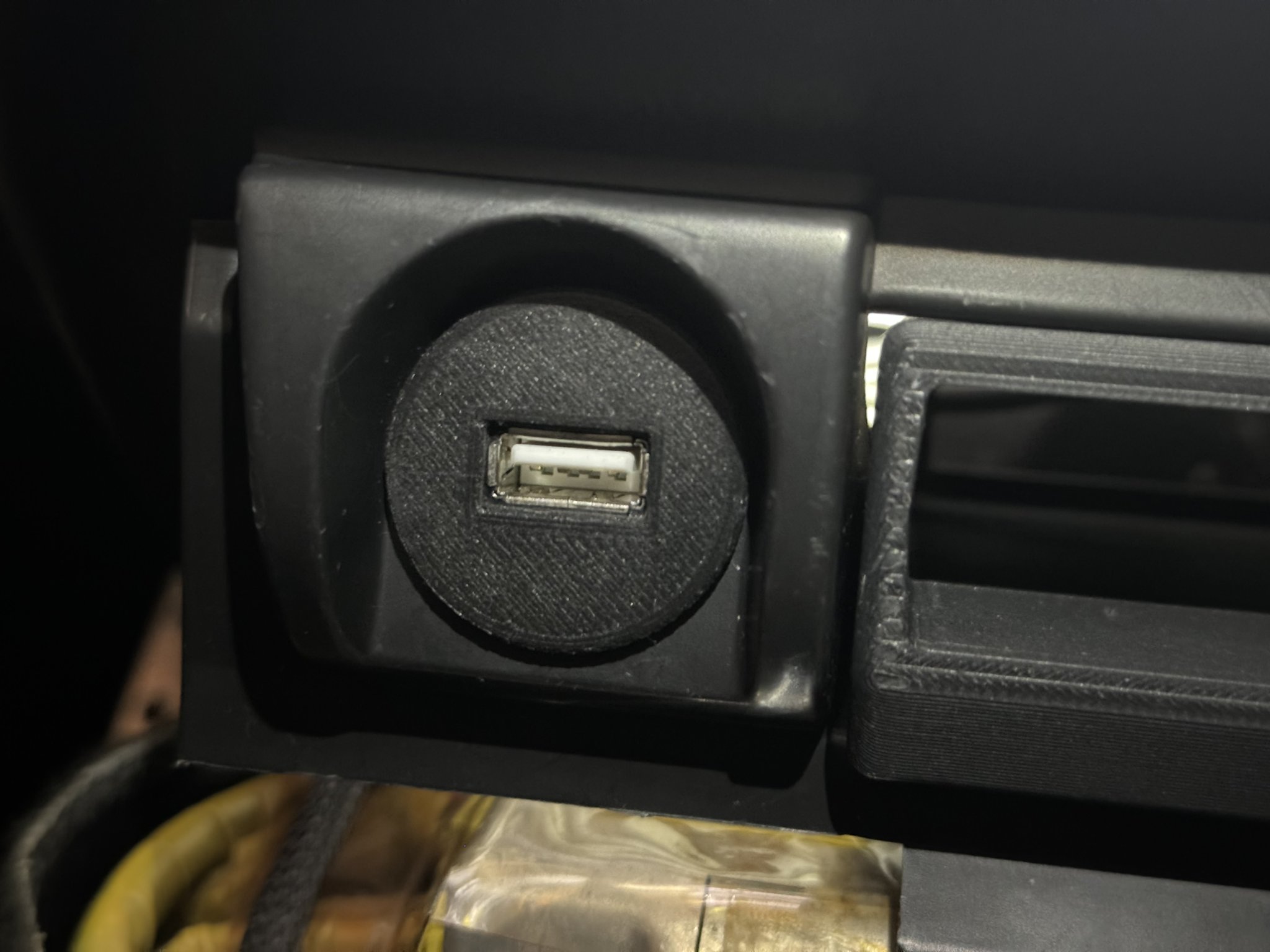 Tiêu đề 2002-2004 Vỏ bật lửa Subaru Impreza cho cáp USB Alpine Tóm