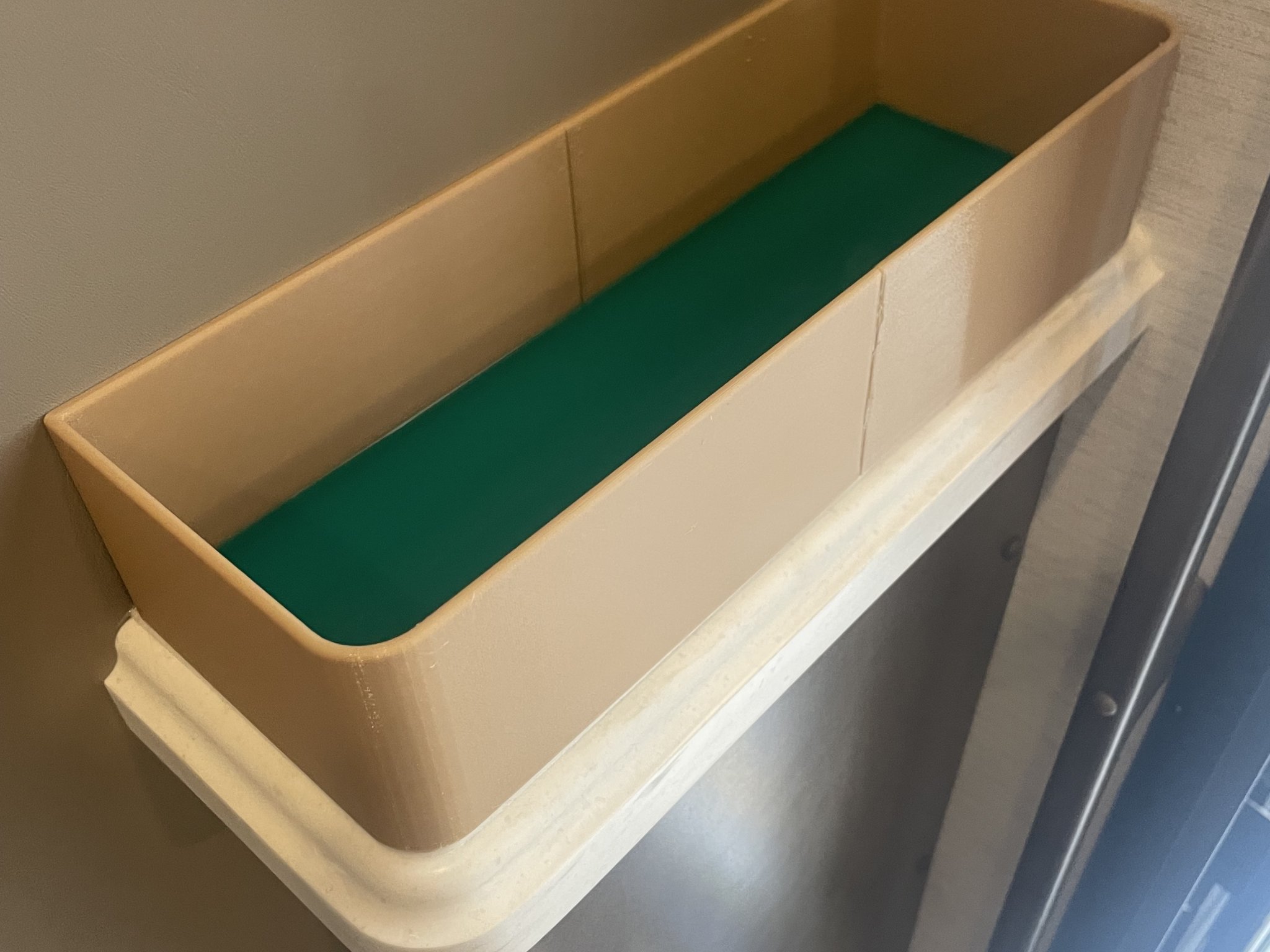 Tiêu đề Khay vào Renegade Verona Tóm tắt Khay vào Renegade Verona D