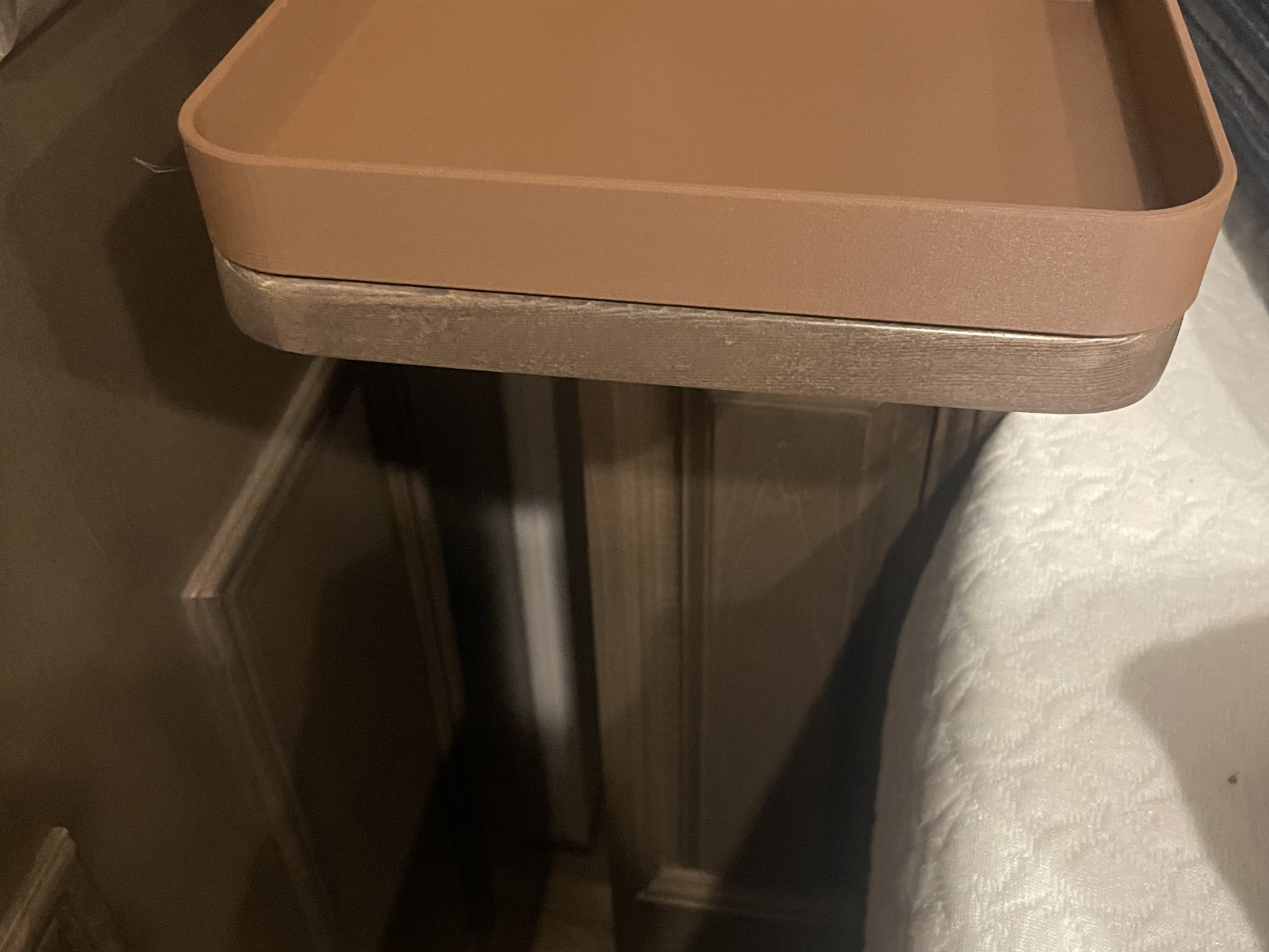 Tiêu đề Khay để giường Verona Tóm tắt Khay để giường Reneg