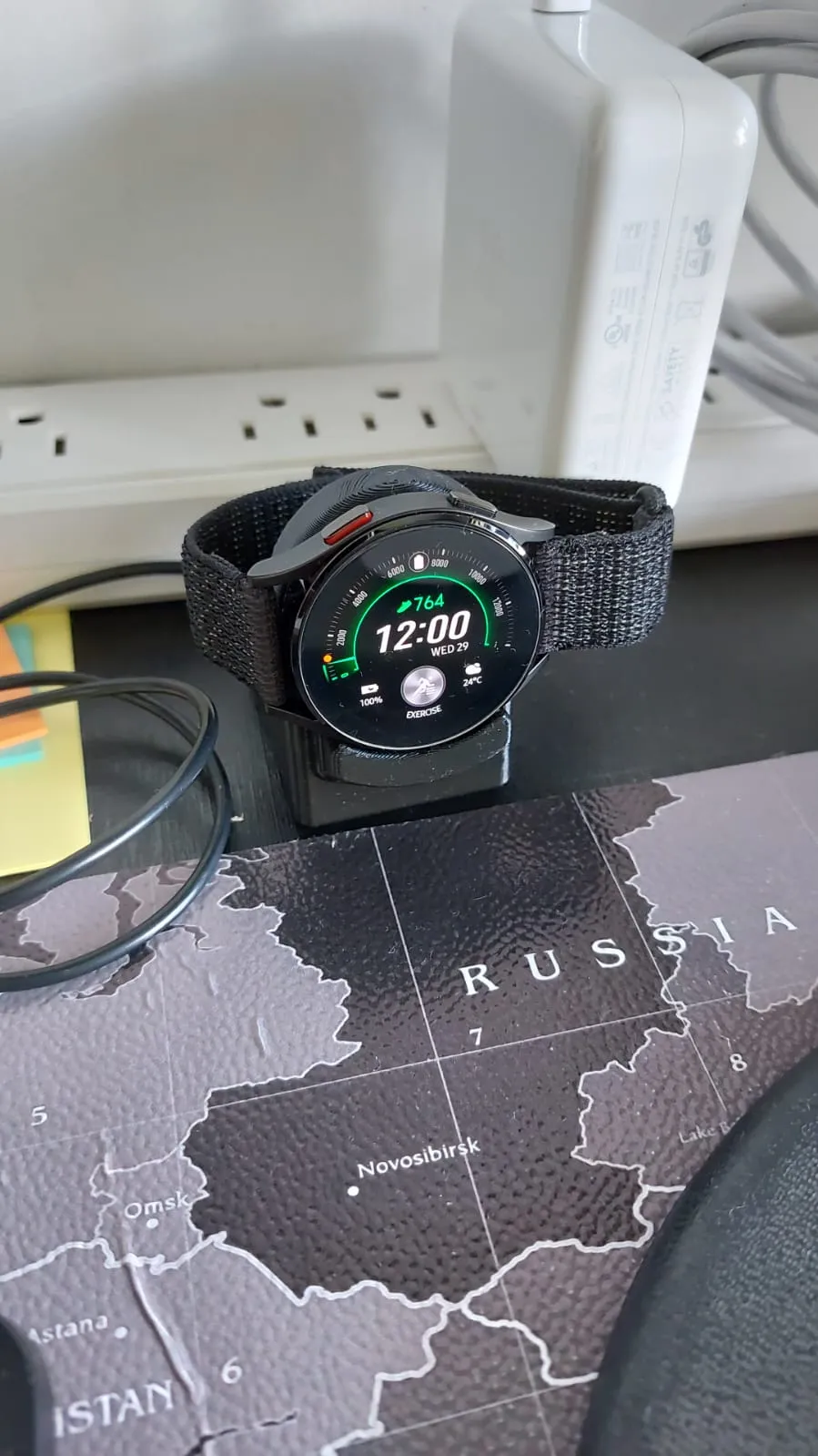 Tiêu đề Galaxy Watch Dock Tóm tắt Để sạc Galaxy Watch DANH MỤC