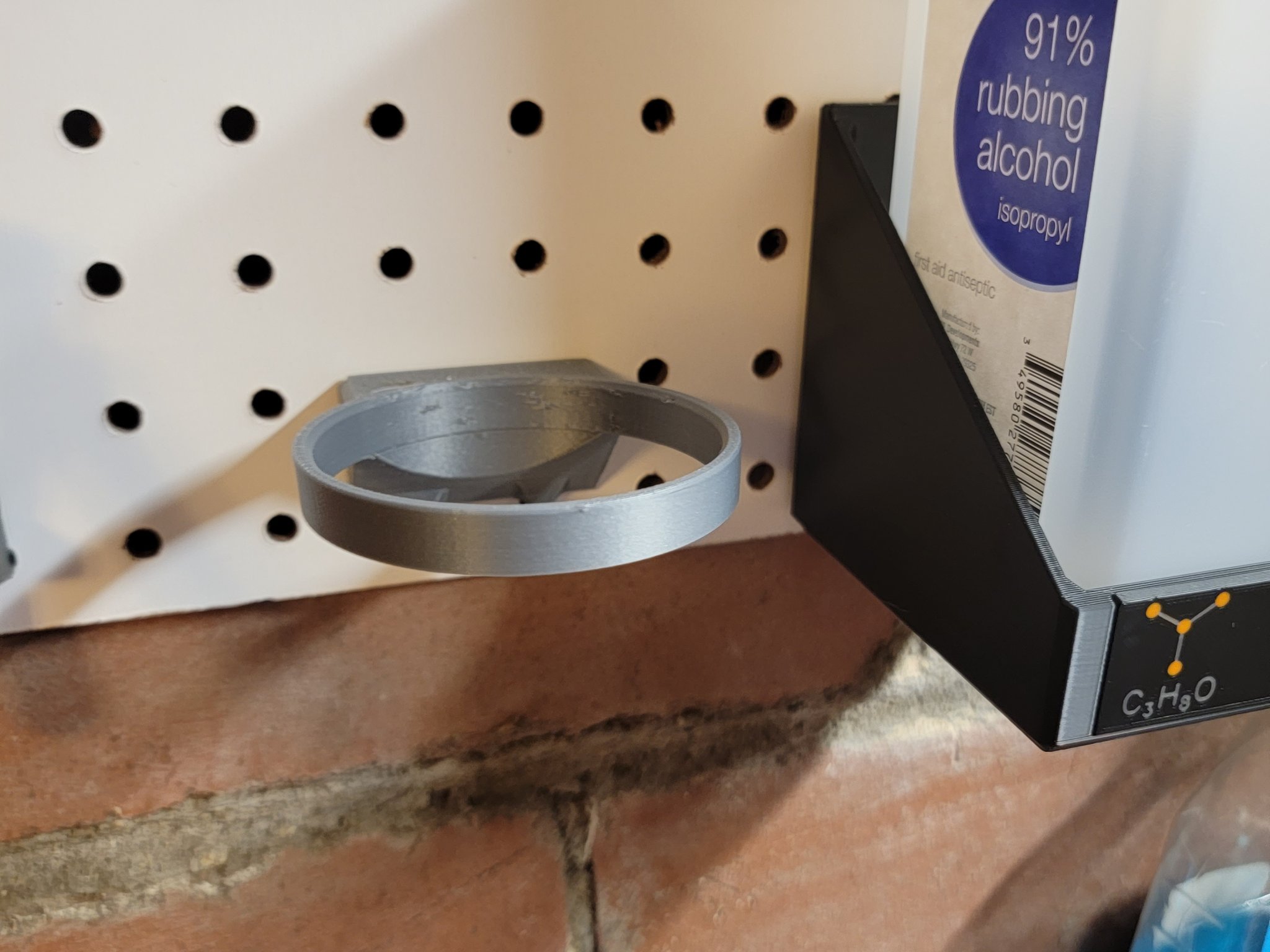 Giá Treo Thùng Rác Mini Brute Lên Pegboard