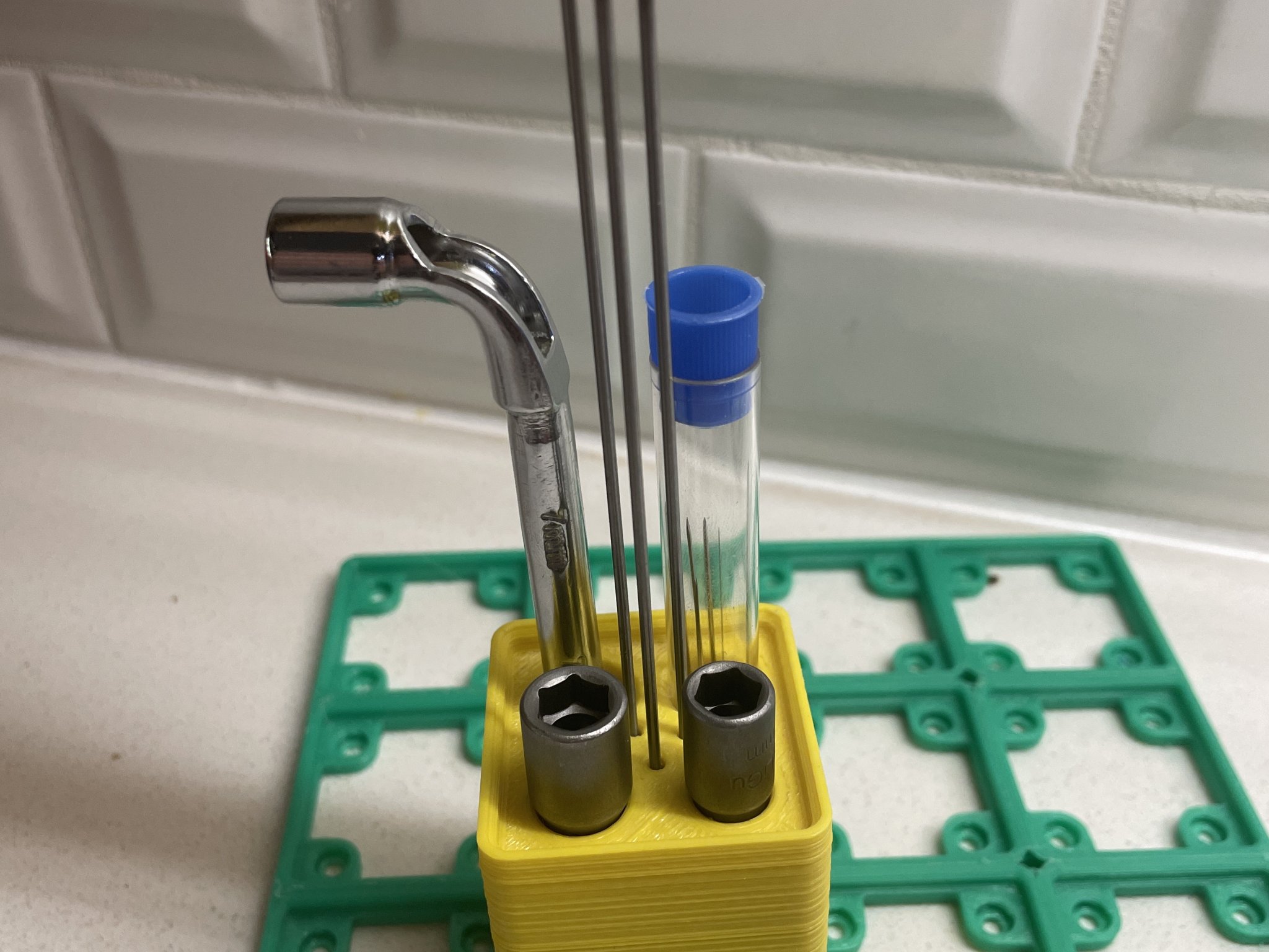 Tiêu đề Giá đỡ dụng cụ bảo trì vòi phun Gridfinity Tóm tắt