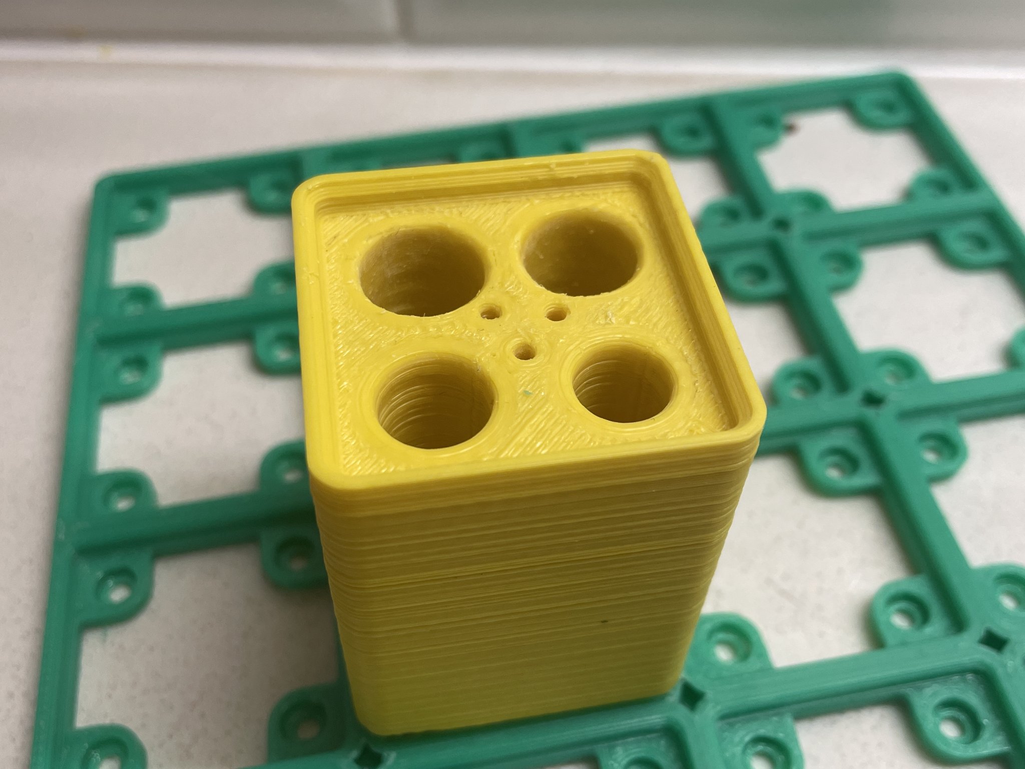 Tiêu đề Giá đỡ dụng cụ bảo trì vòi phun Gridfinity Tóm tắt