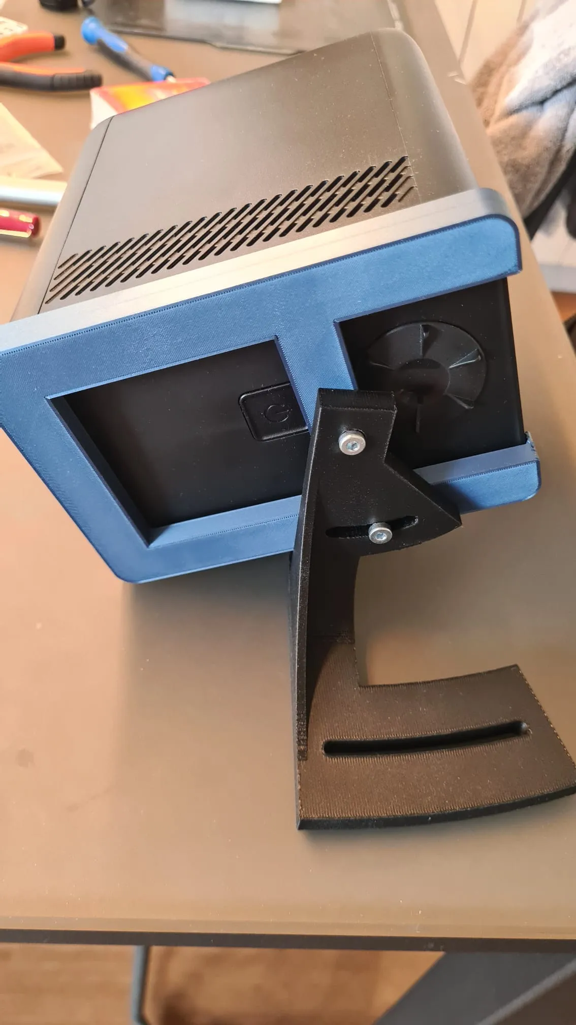 Mini video projector holder - 2 axis adjustable