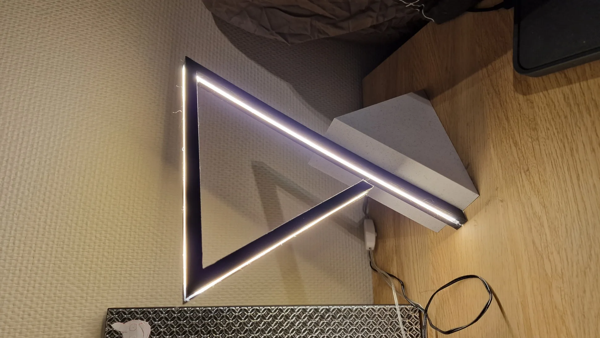 Tiêu đề Đèn LED Tóm tắt Đèn LED để bàn Danh mục Gia dụng