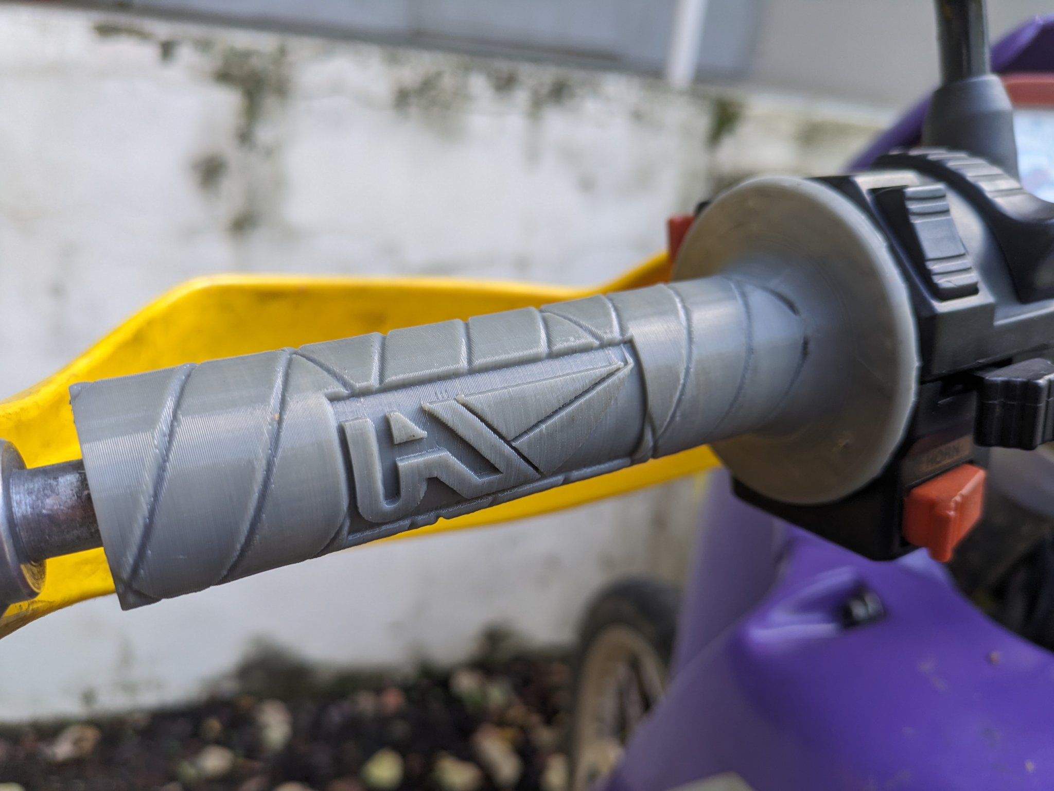 Tiêu đề Tay nắm cổ điển Aprilia Tóm tắt Với logo Vintage củ