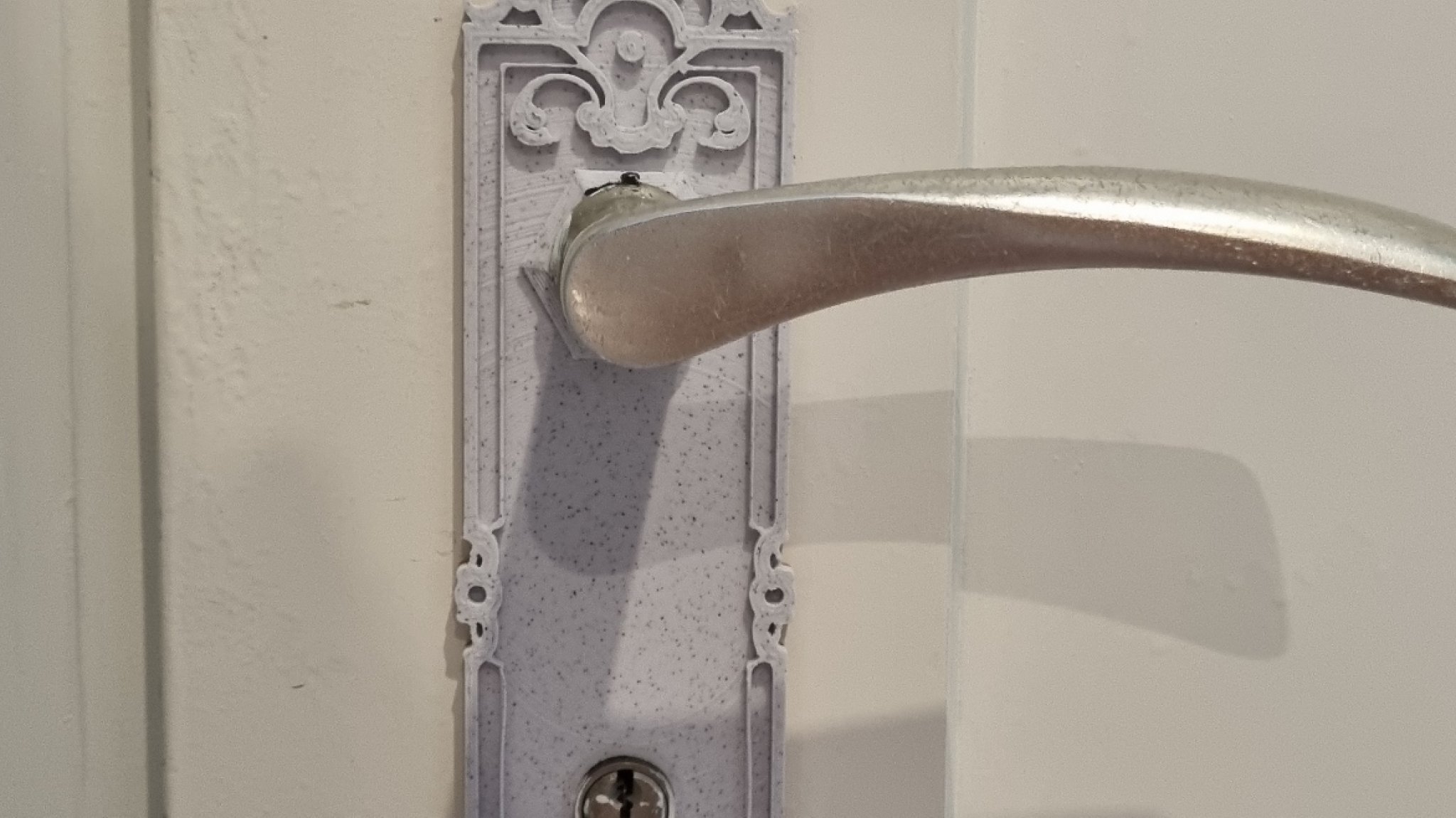 Tiêu đề Türbeschlag Barock Lắp cửa trang trí công phu Tóm tắt