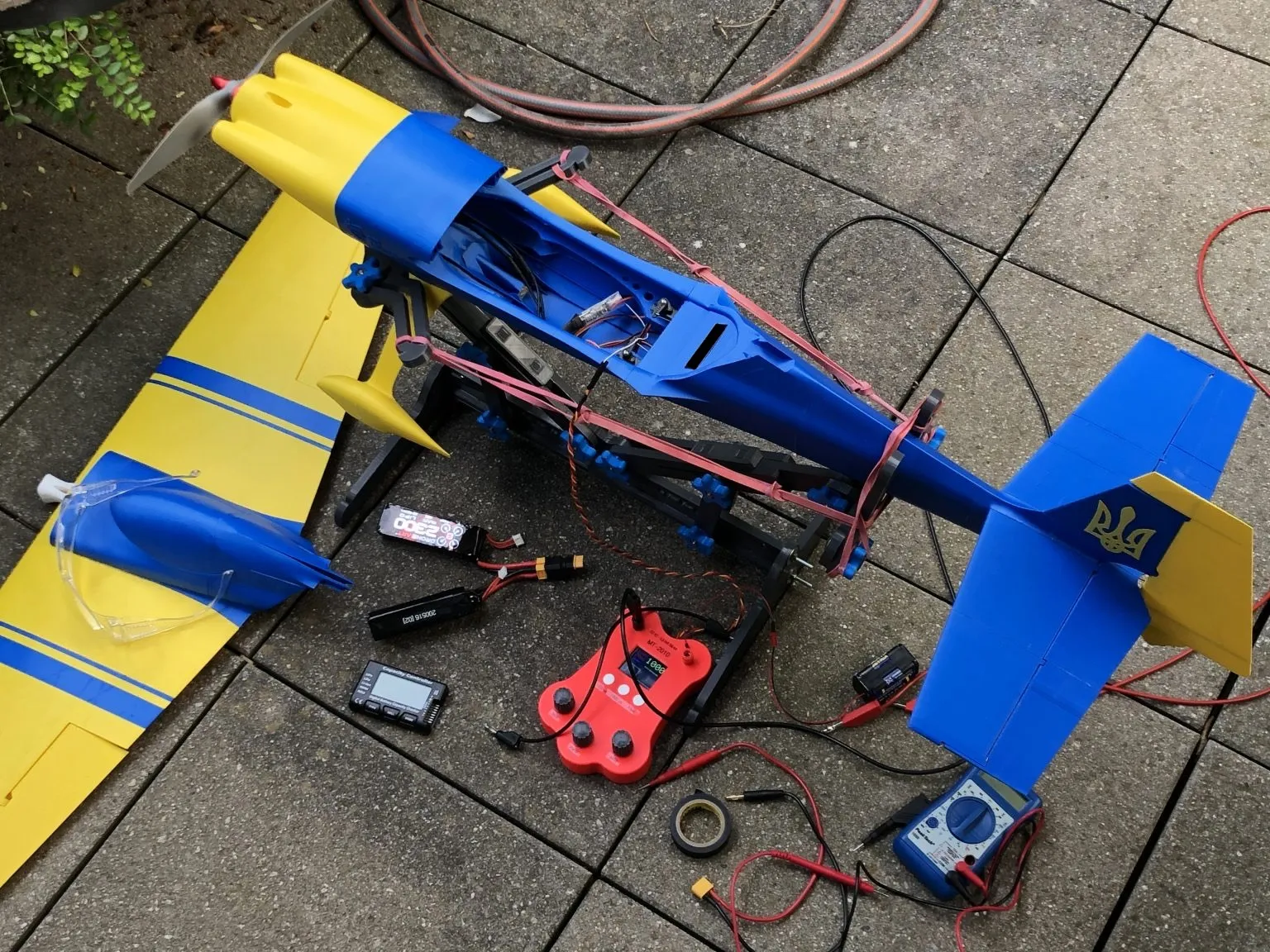 Measurement tool housing with display