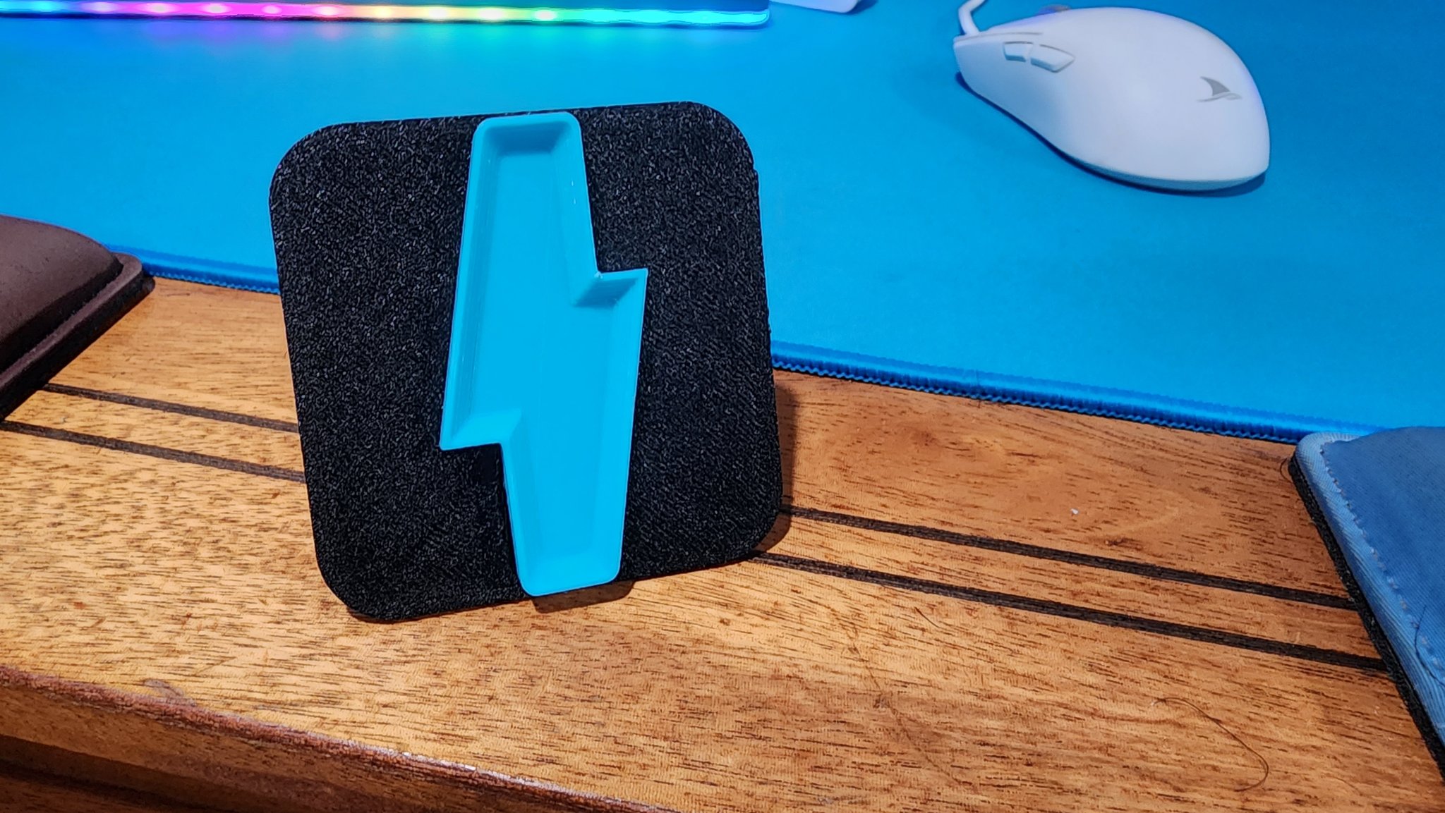 Tiêu đề Logo tia chớp F150 Tóm tắt Bu lông được phối lại đ