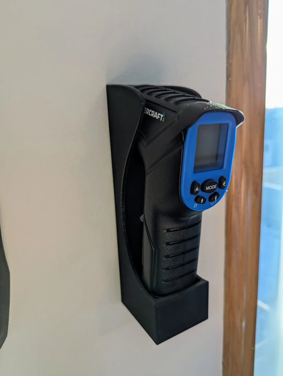 Tiêu đề Nhiệt kế treo tường Mastercraft Tóm tắt Giá treo tườ