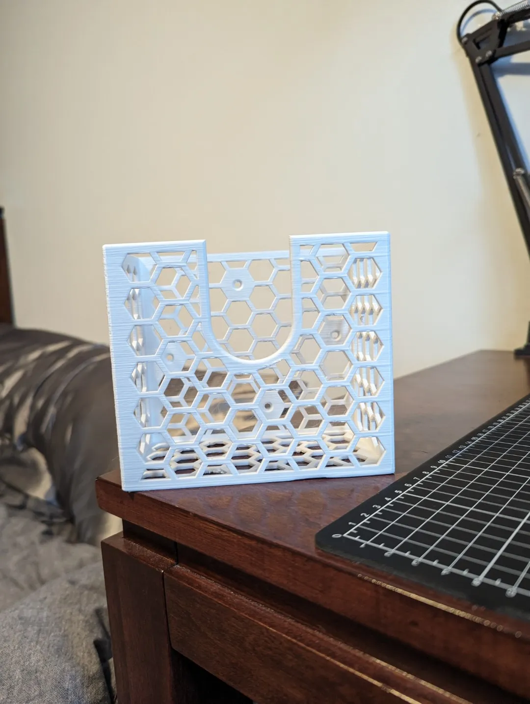 Tiêu đề Hộp đựng găng tay Nitrile treo tường Tóm tắt Giá tre