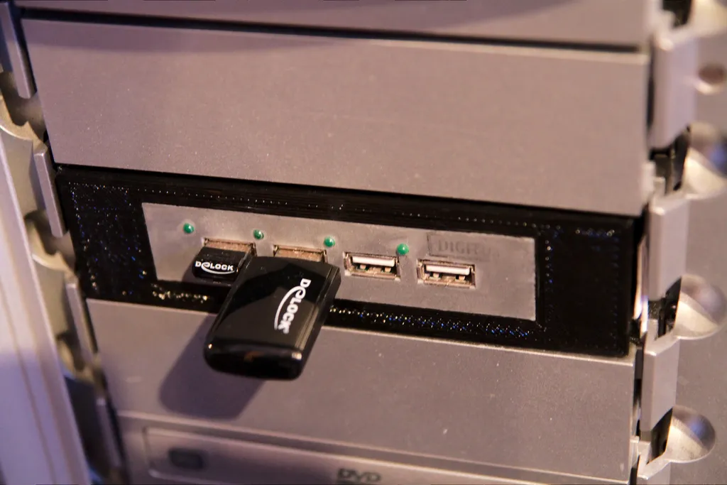 Floppy Drive 3.5 inch adpater for Thermaltake cases