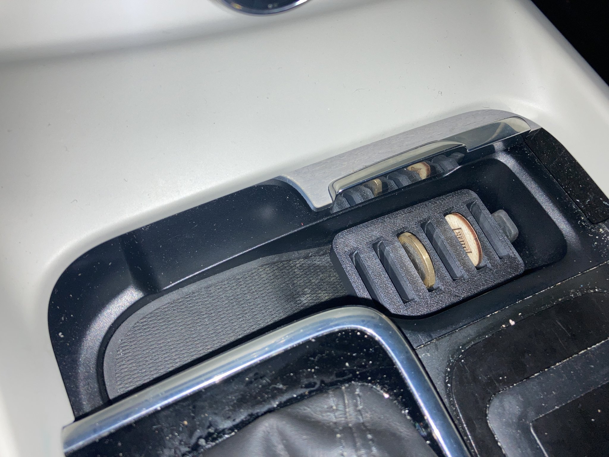 Volvo XC60 coin holder for front tunnel console storage compartment