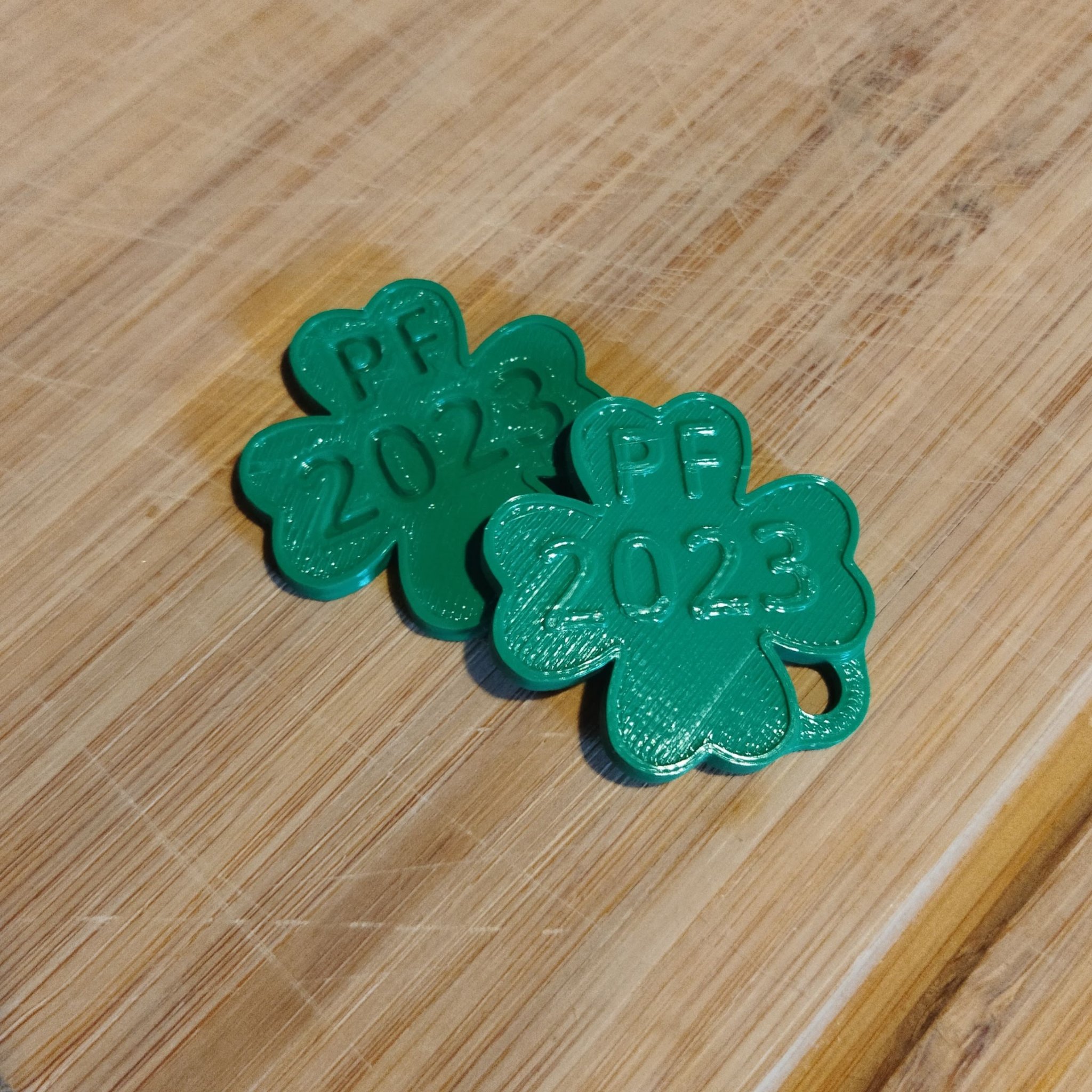 Tiêu đề Cloverleaf PF 2024 Tổng hợp Móc khóa lá cỏ ba lá đơn