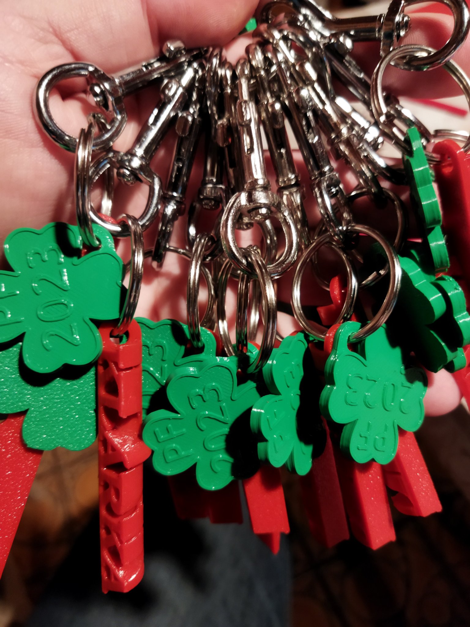 Tiêu đề Cloverleaf PF 2024 Tổng hợp Móc khóa lá cỏ ba lá đơn