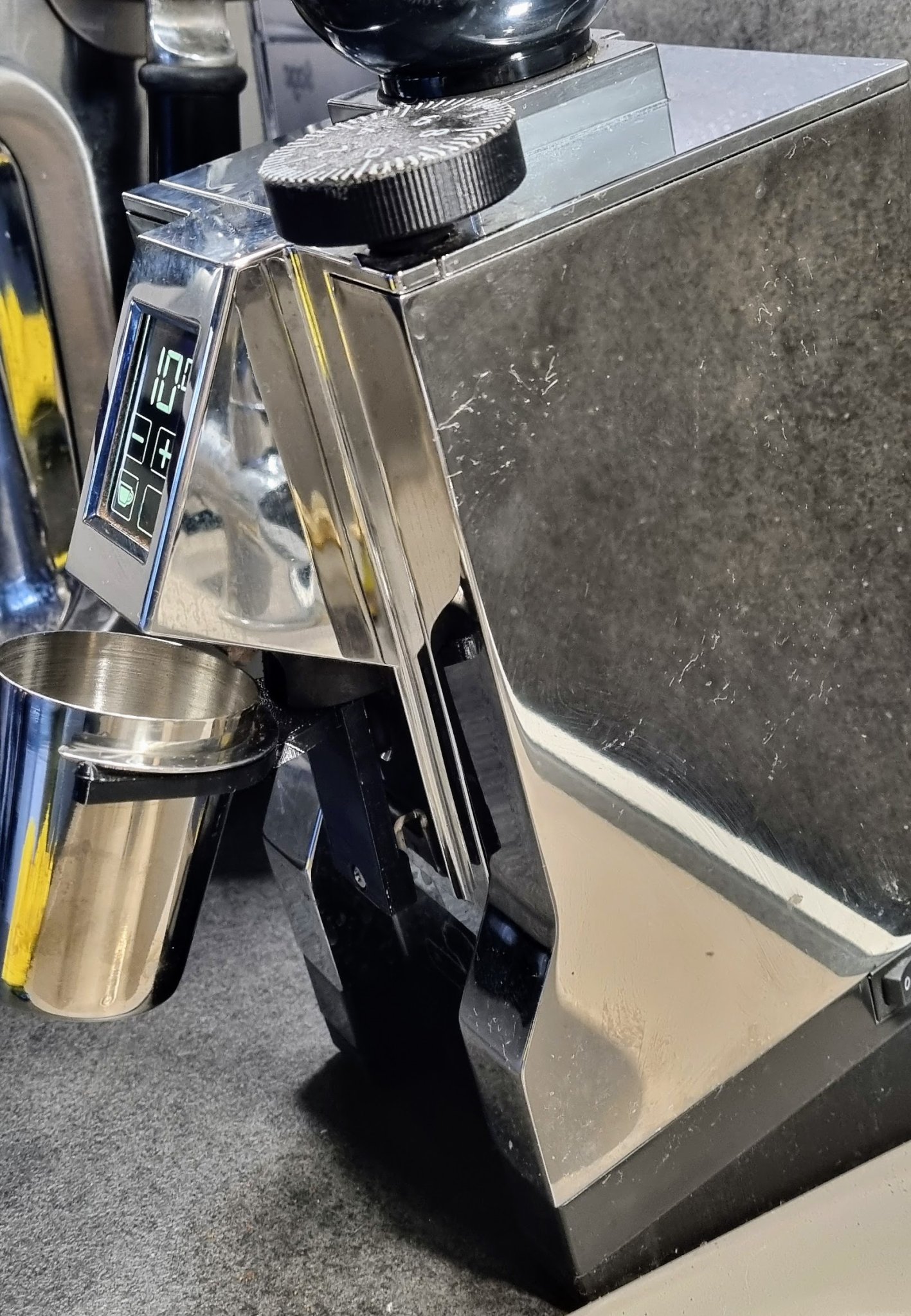 Chân đế ca đong cho máy xay Eureka Mignon nghiêng