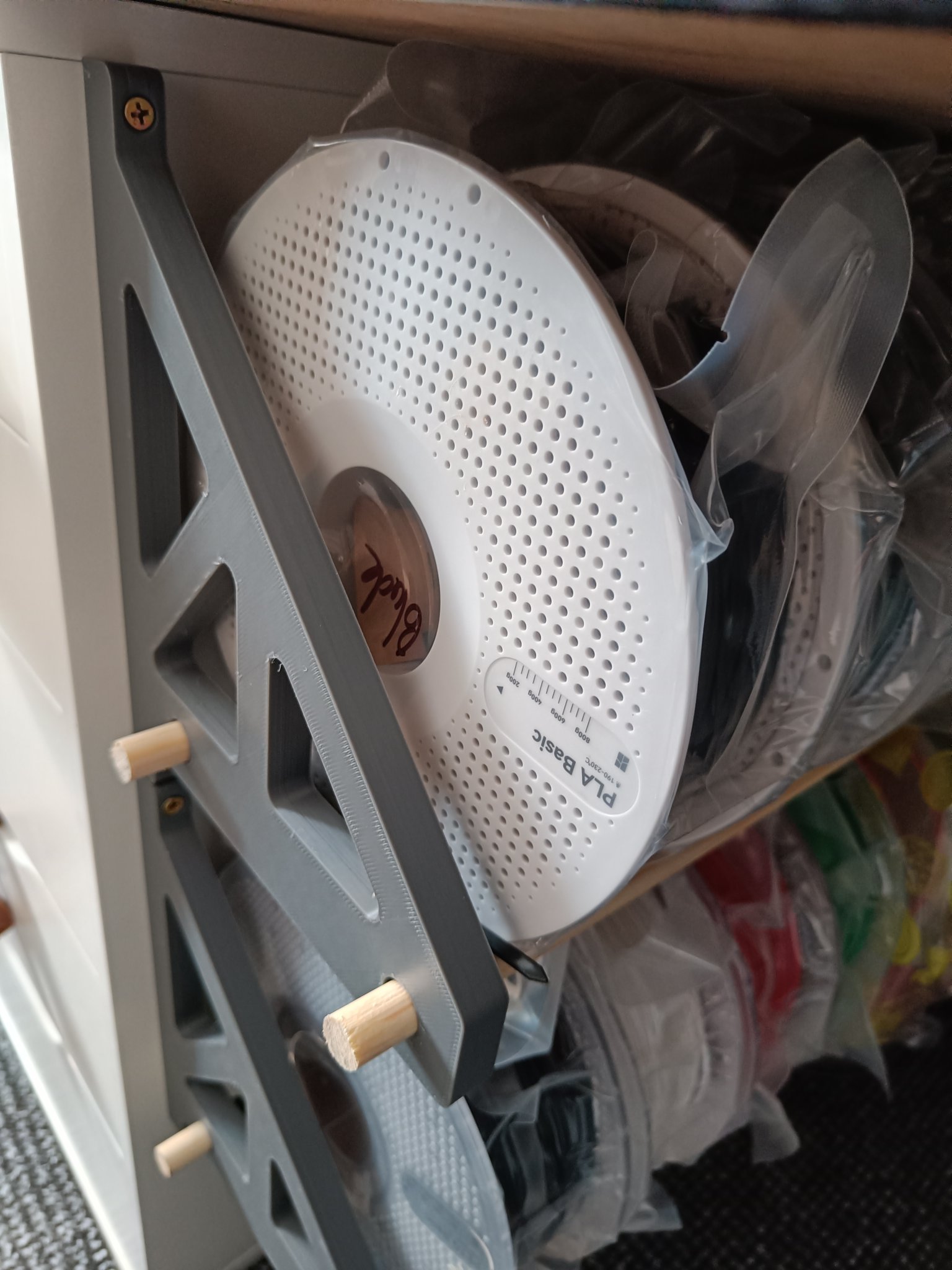 Tiêu đề Giá đỡ treo tường cho ống cuộn Tóm tắt Để cất