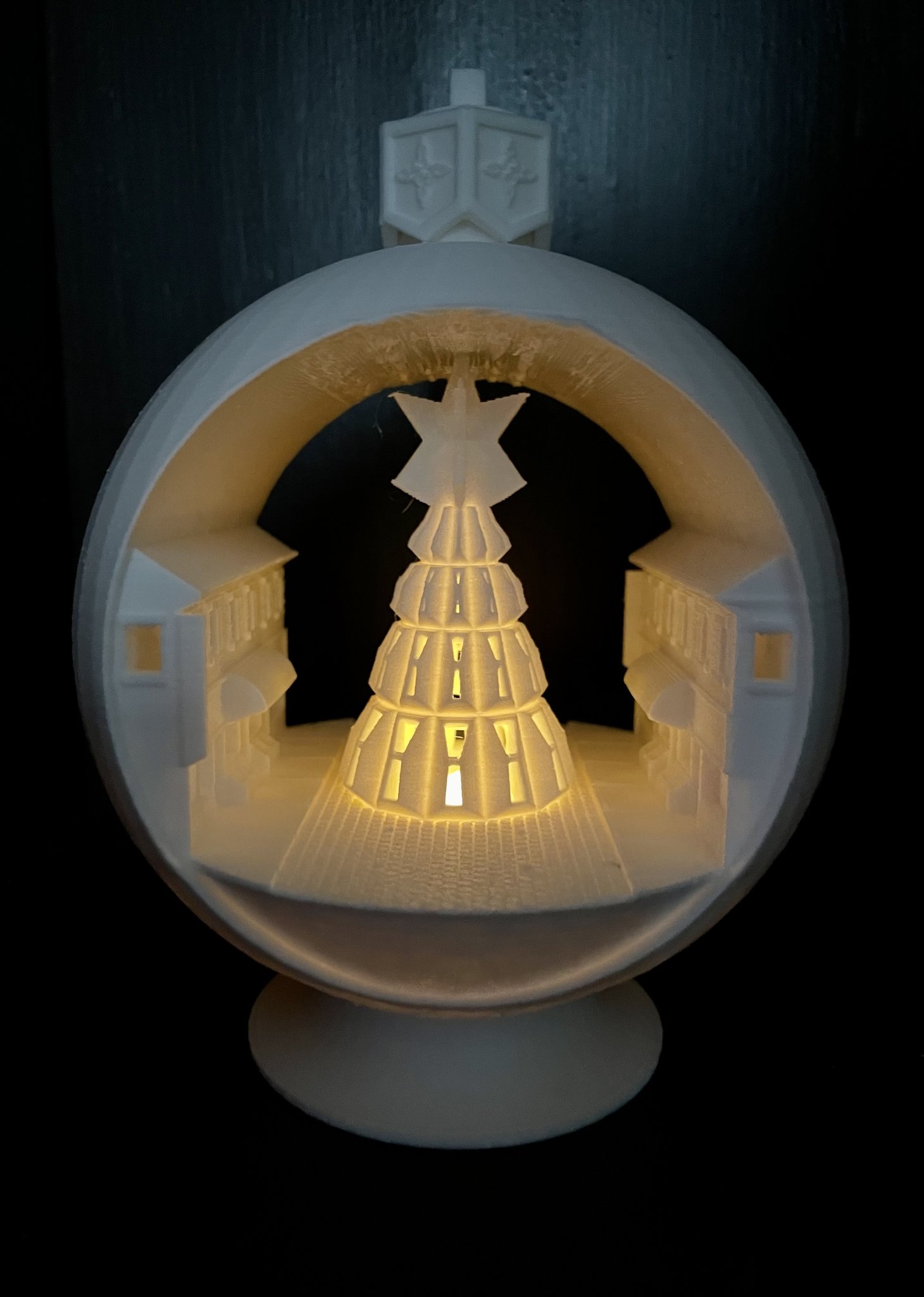 Tiêu đề Snowglobe Vàng Mã Trang Trí - Xmas Town Tóm tắt Quả cầu