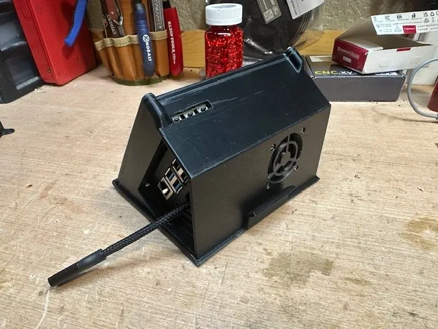 Tiêu đề Vỏ BTT PiTFT50 v21 có Raspberry Pi và Quạt 4010 Màn hình