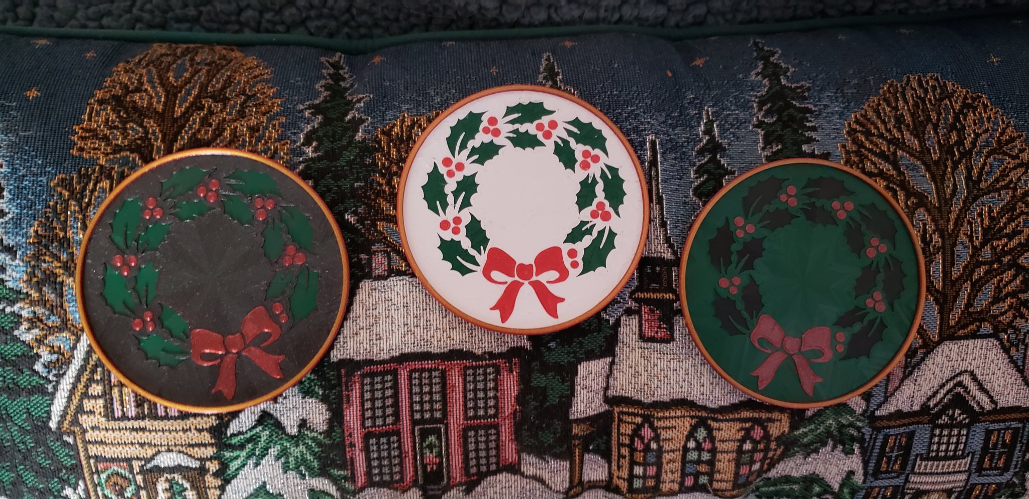 Tiêu đề Đĩa lót cốc uống nước vòng hoa Giáng sinh Tóm tắt